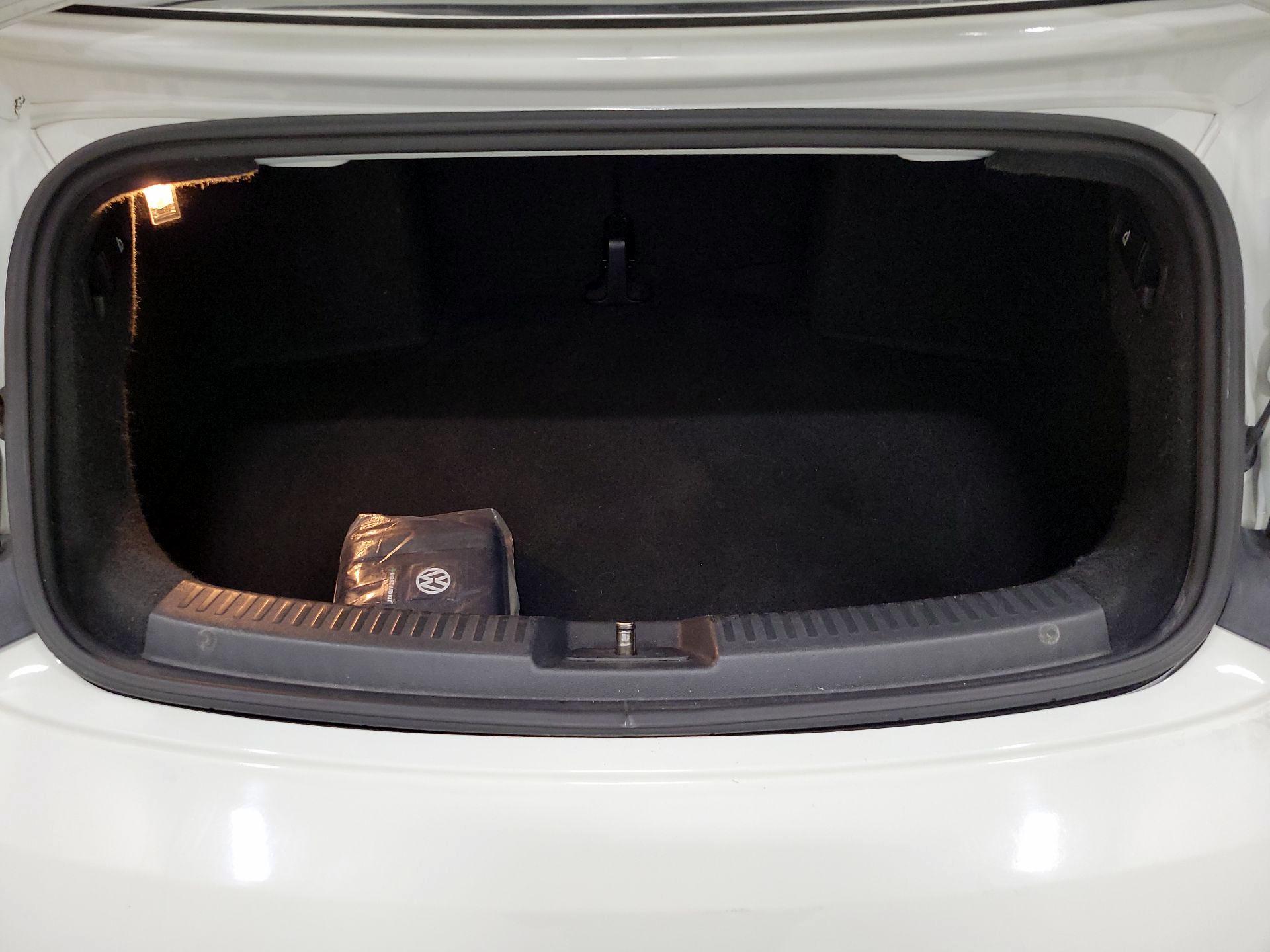 Thumbnail: 2017 Volkswagen Beetle - 20