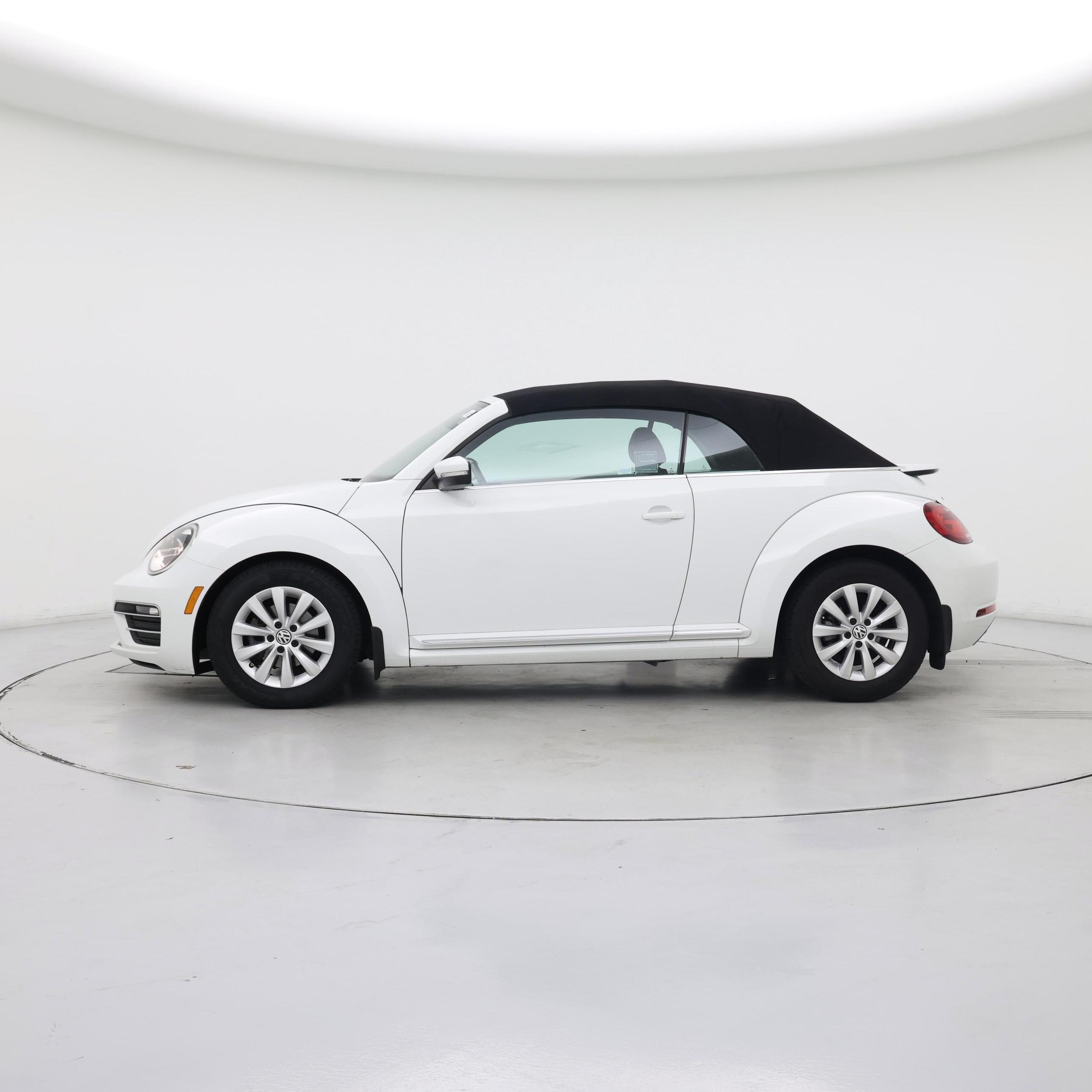 Thumbnail: 2017 Volkswagen Beetle - 3