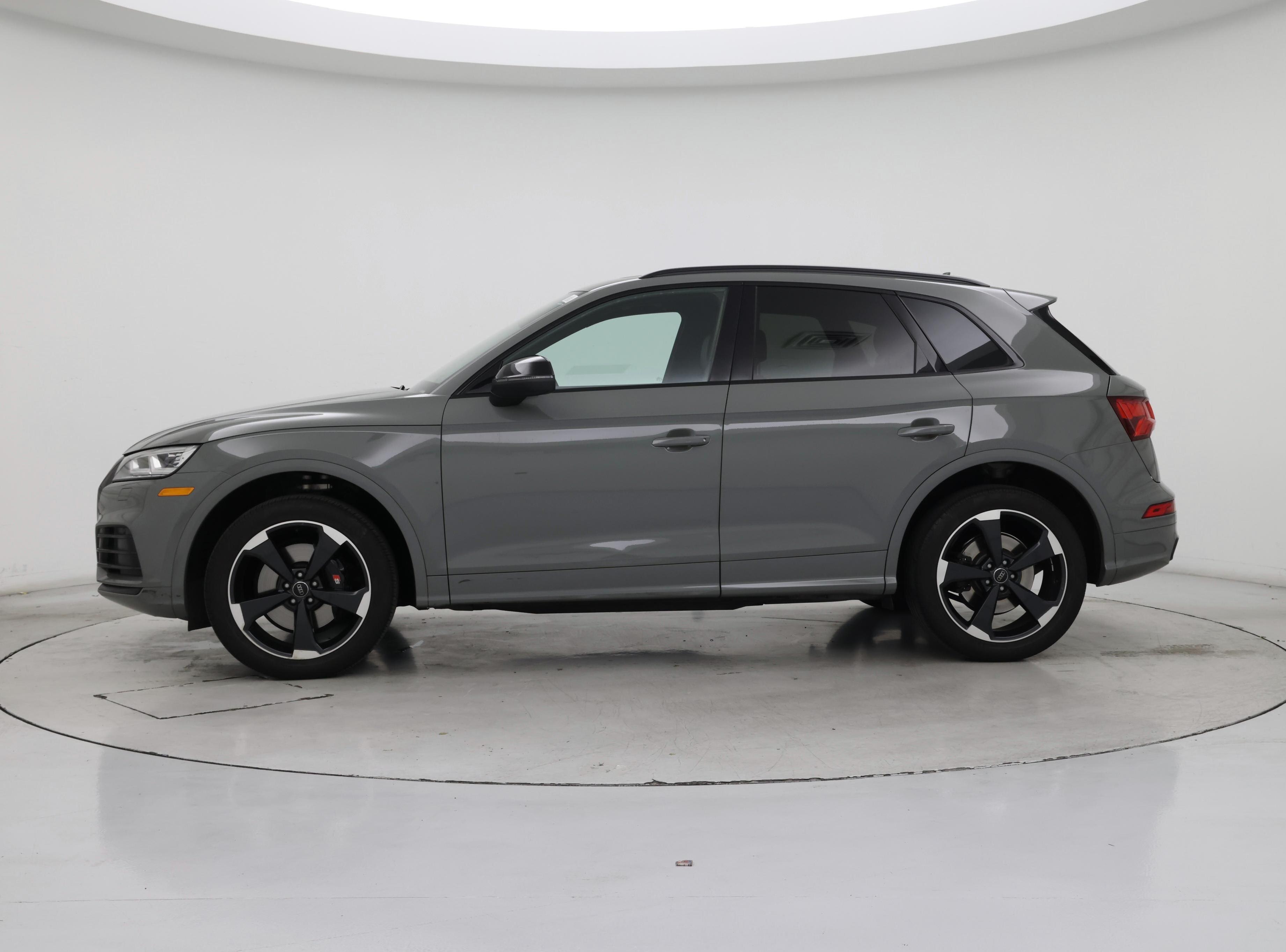Thumbnail: 2019 Audi SQ5 - 3