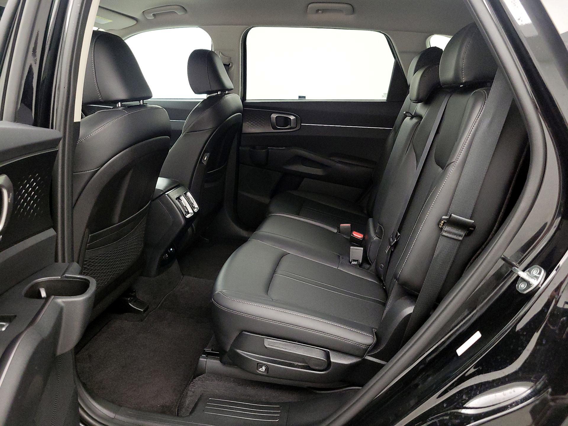 Thumbnail: 2023 Kia Sorento - 20