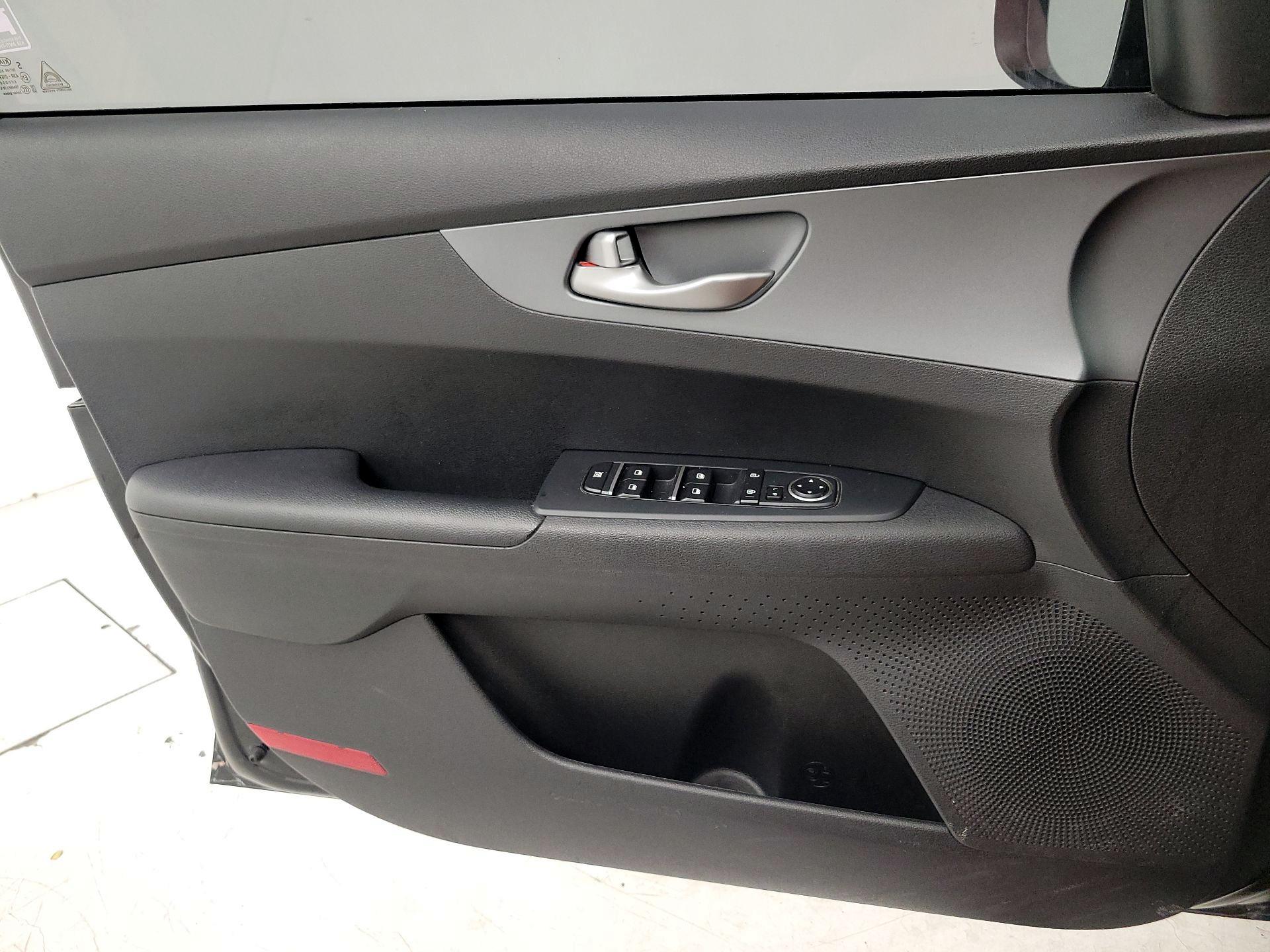 Thumbnail: 2021 Kia Forte - 12
