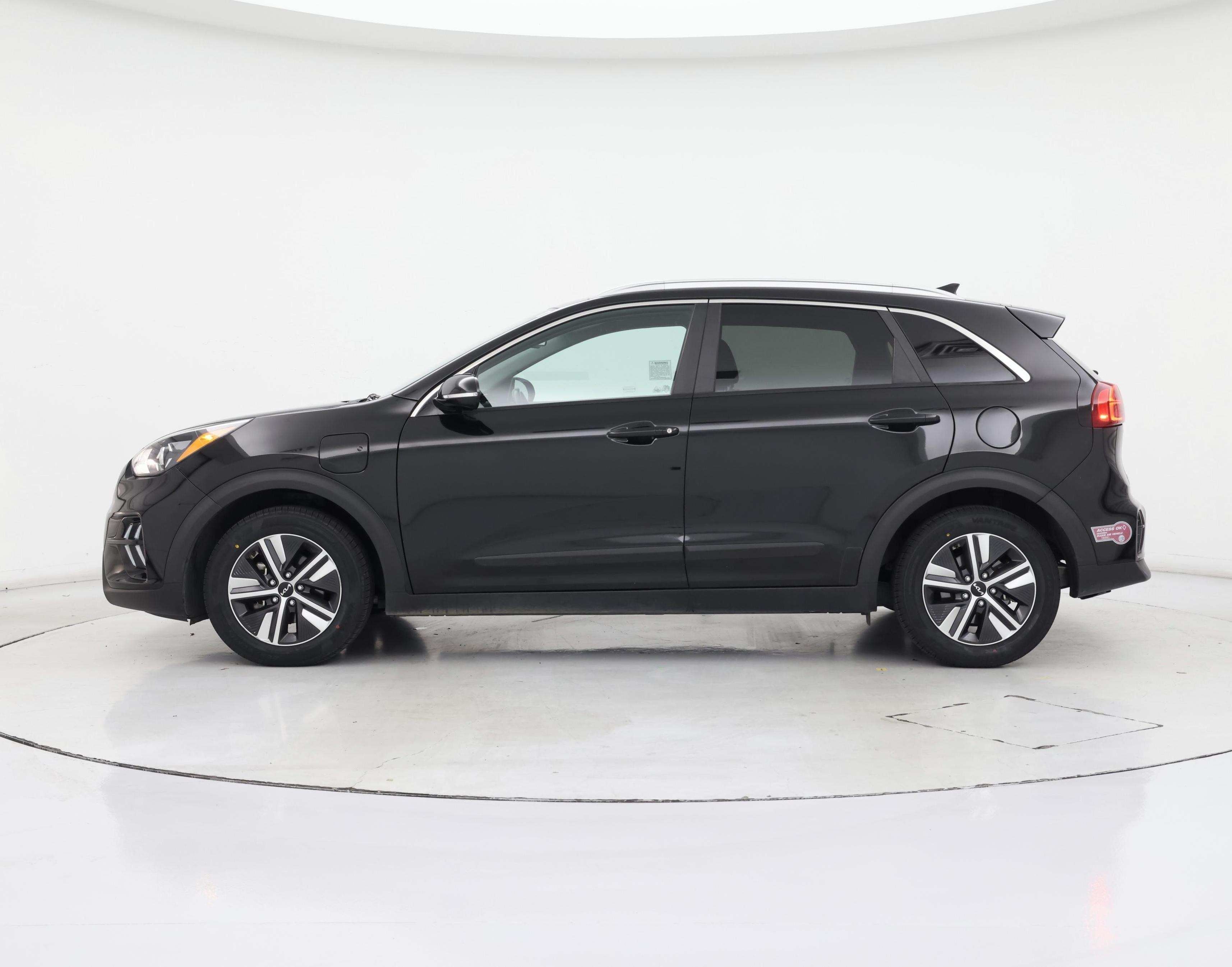 Thumbnail: 2022 Kia Niro - 3