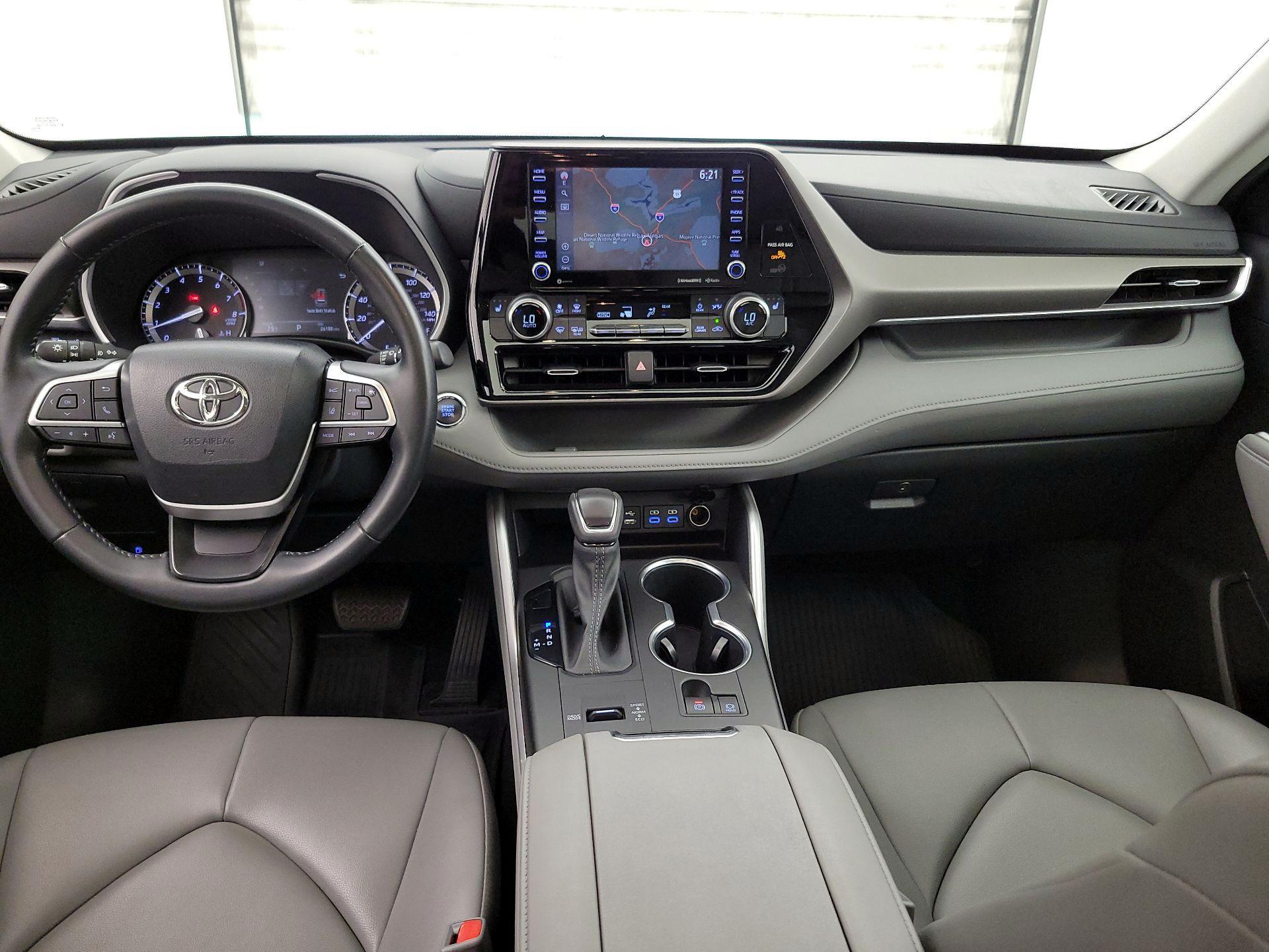 Thumbnail: 2022 Toyota Highlander - 9