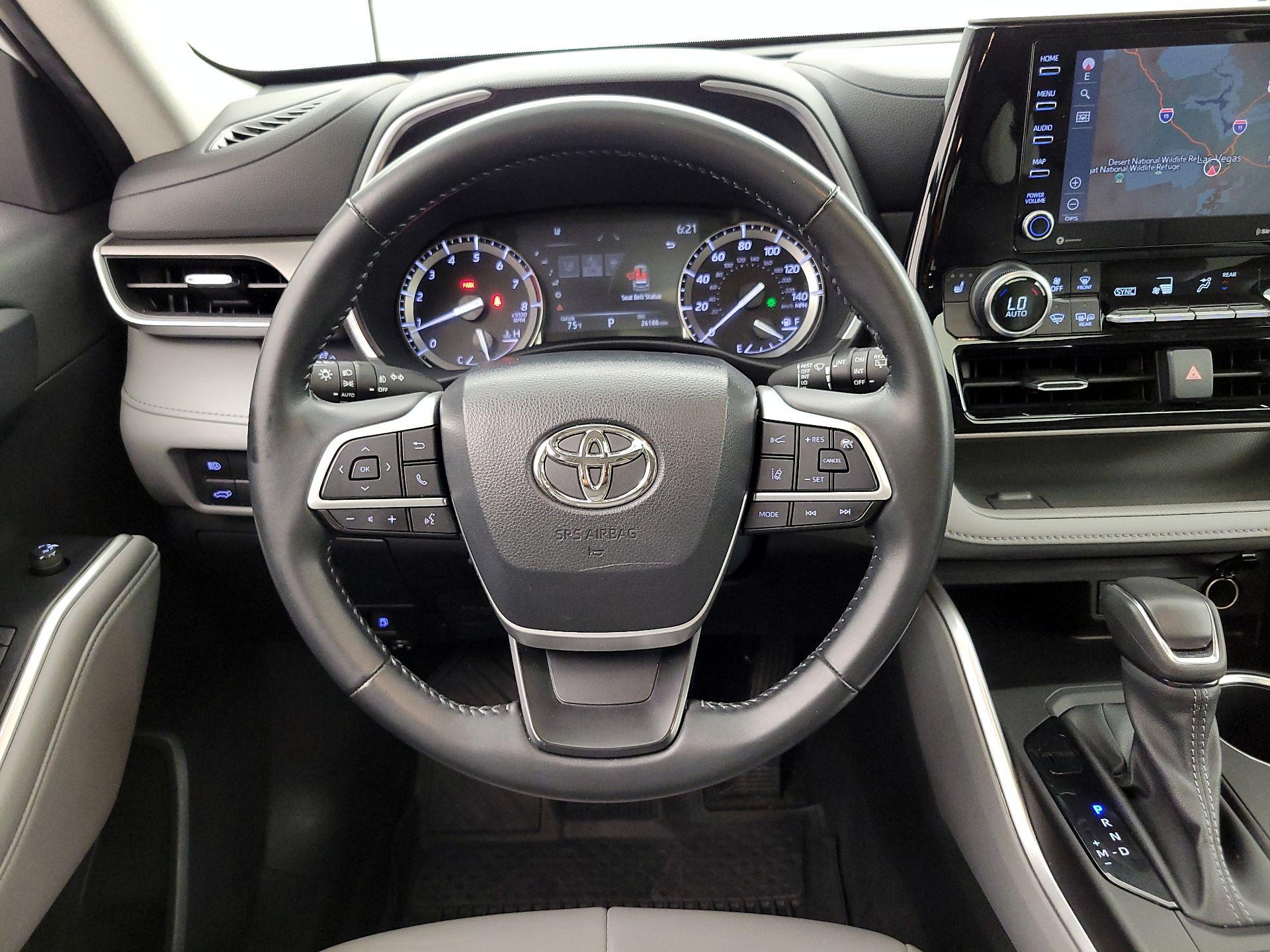 Thumbnail: 2022 Toyota Highlander - 10