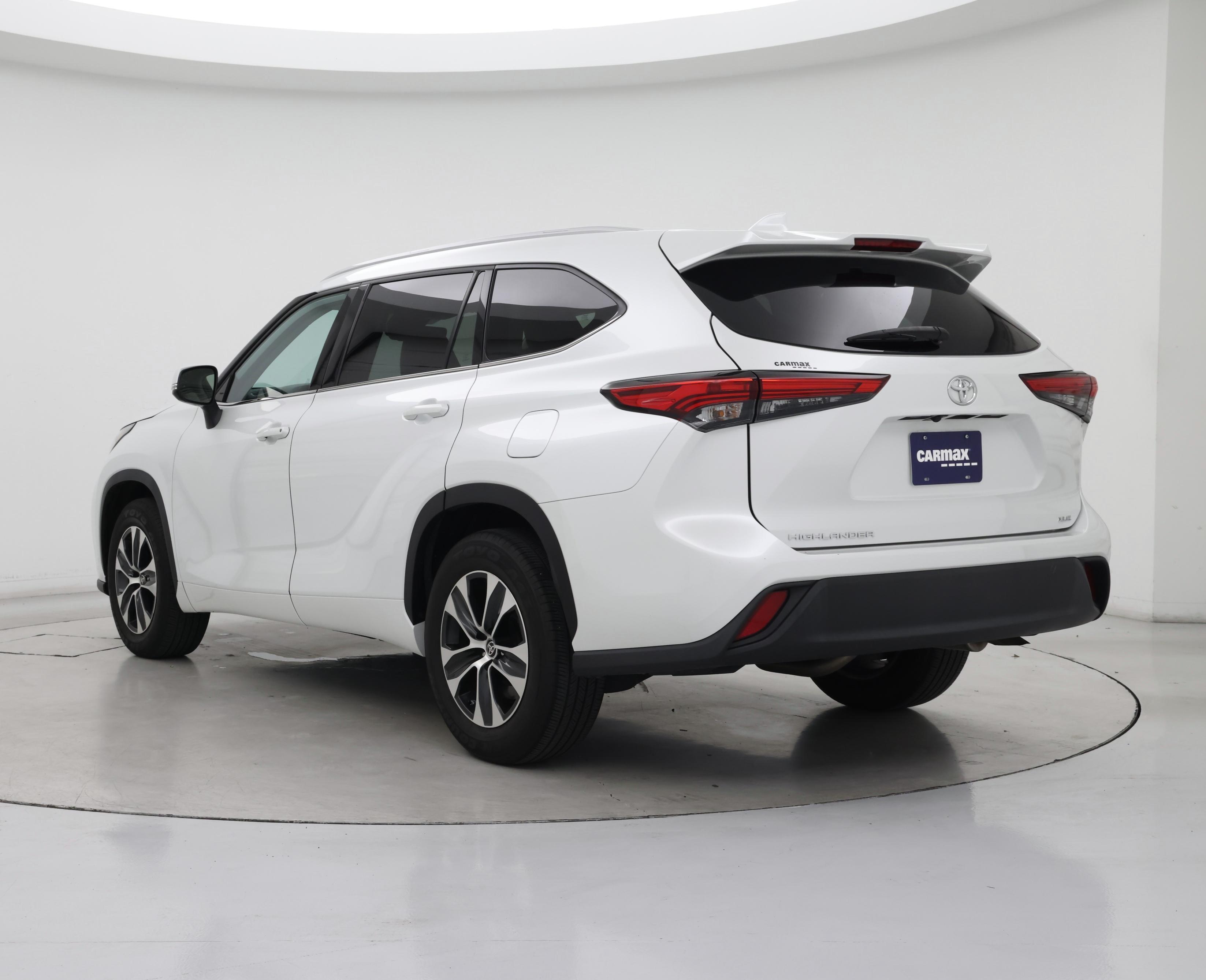 Thumbnail: 2022 Toyota Highlander - 2