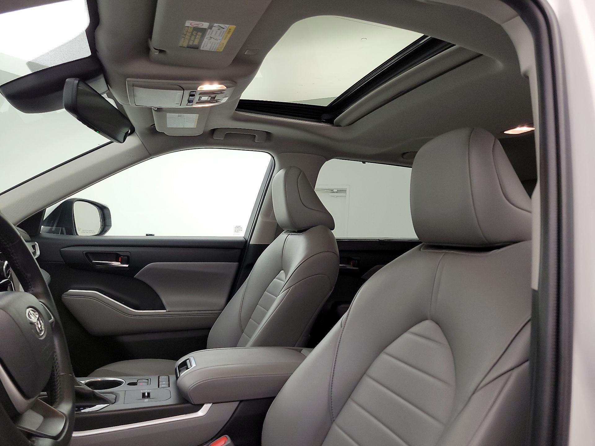 Thumbnail: 2022 Toyota Highlander - 20