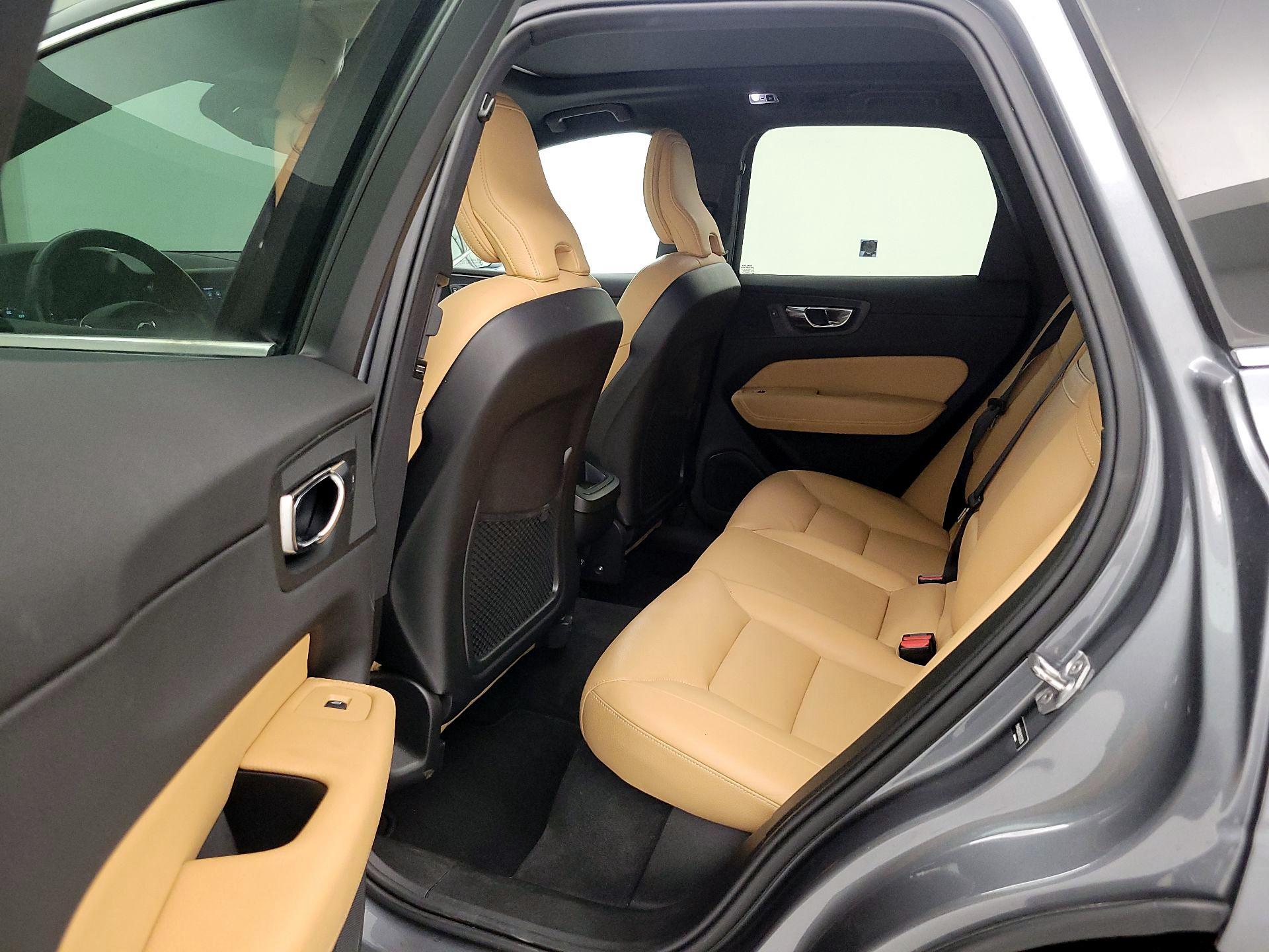 Thumbnail: 2019 Volvo XC60 - 20
