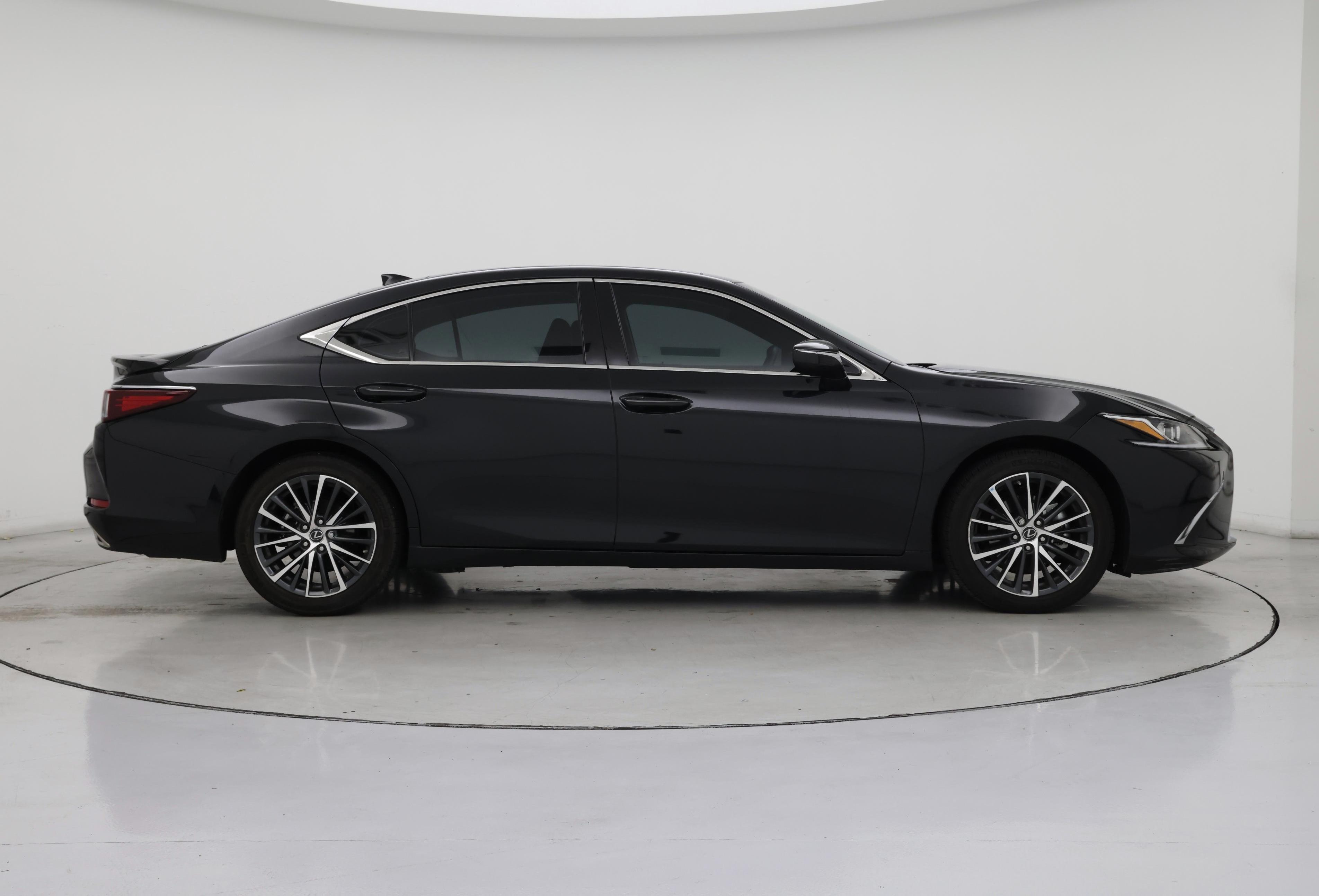 Thumbnail: 2023 Lexus ES - 7
