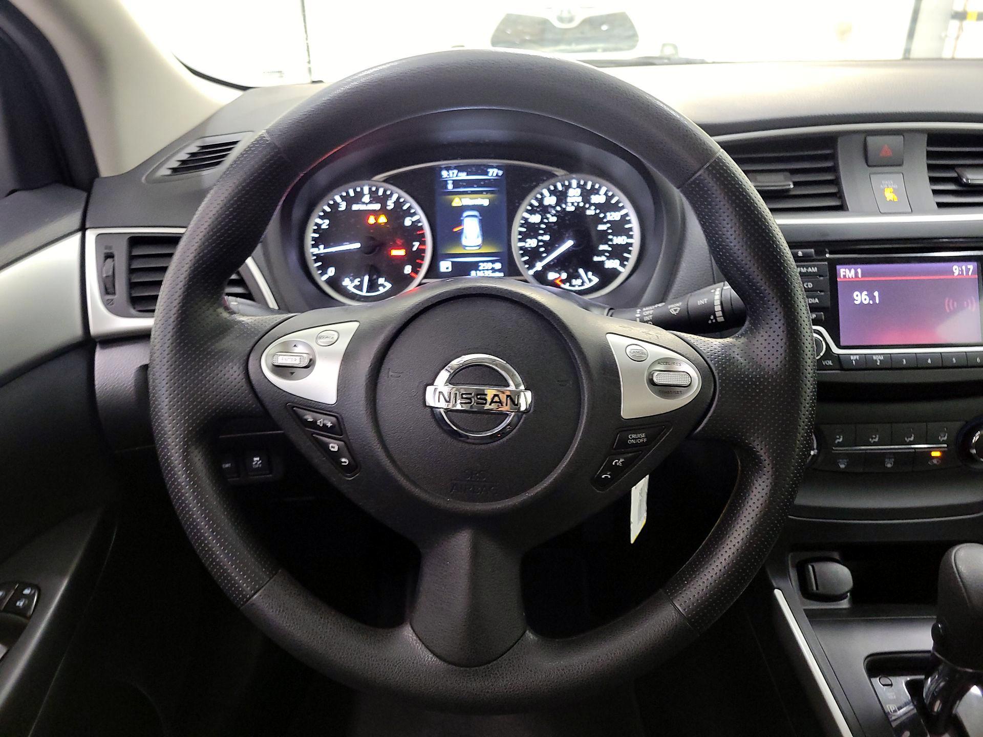 Thumbnail: 2018 Nissan Sentra - 10