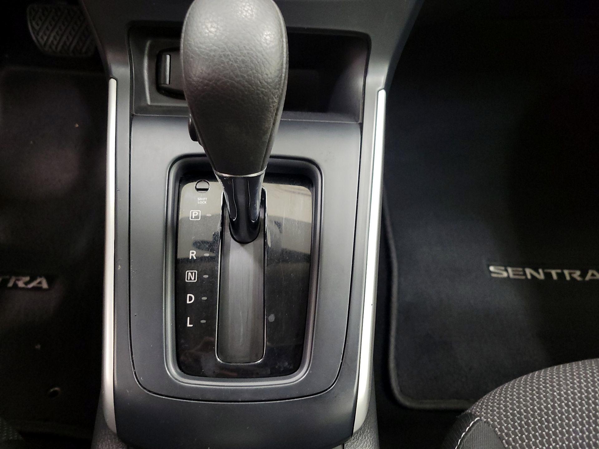 Thumbnail: 2018 Nissan Sentra - 17