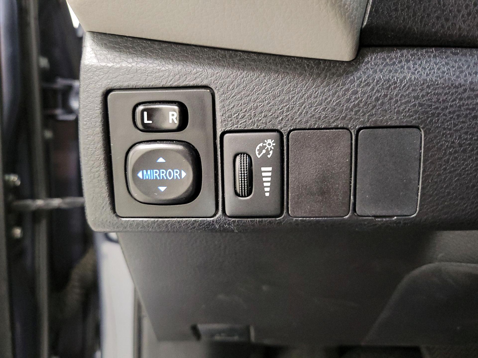 Thumbnail: 2015 Toyota Corolla - 13