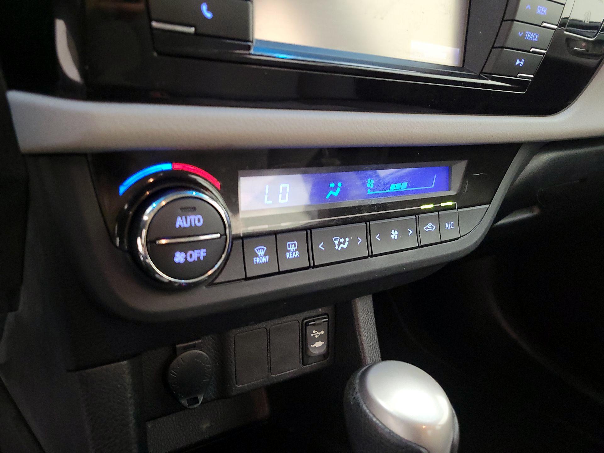 Thumbnail: 2015 Toyota Corolla - 16