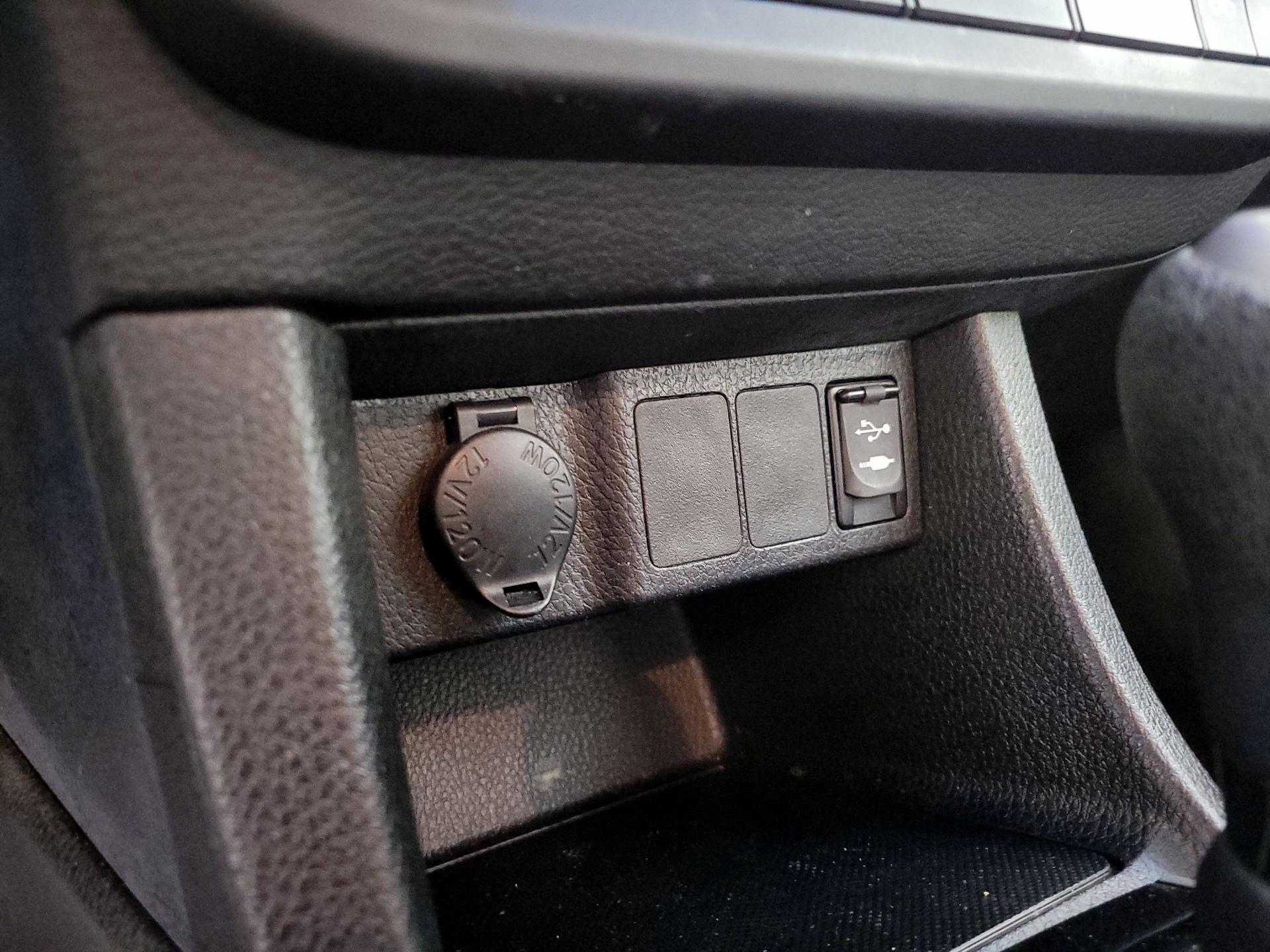 Thumbnail: 2015 Toyota Corolla - 18
