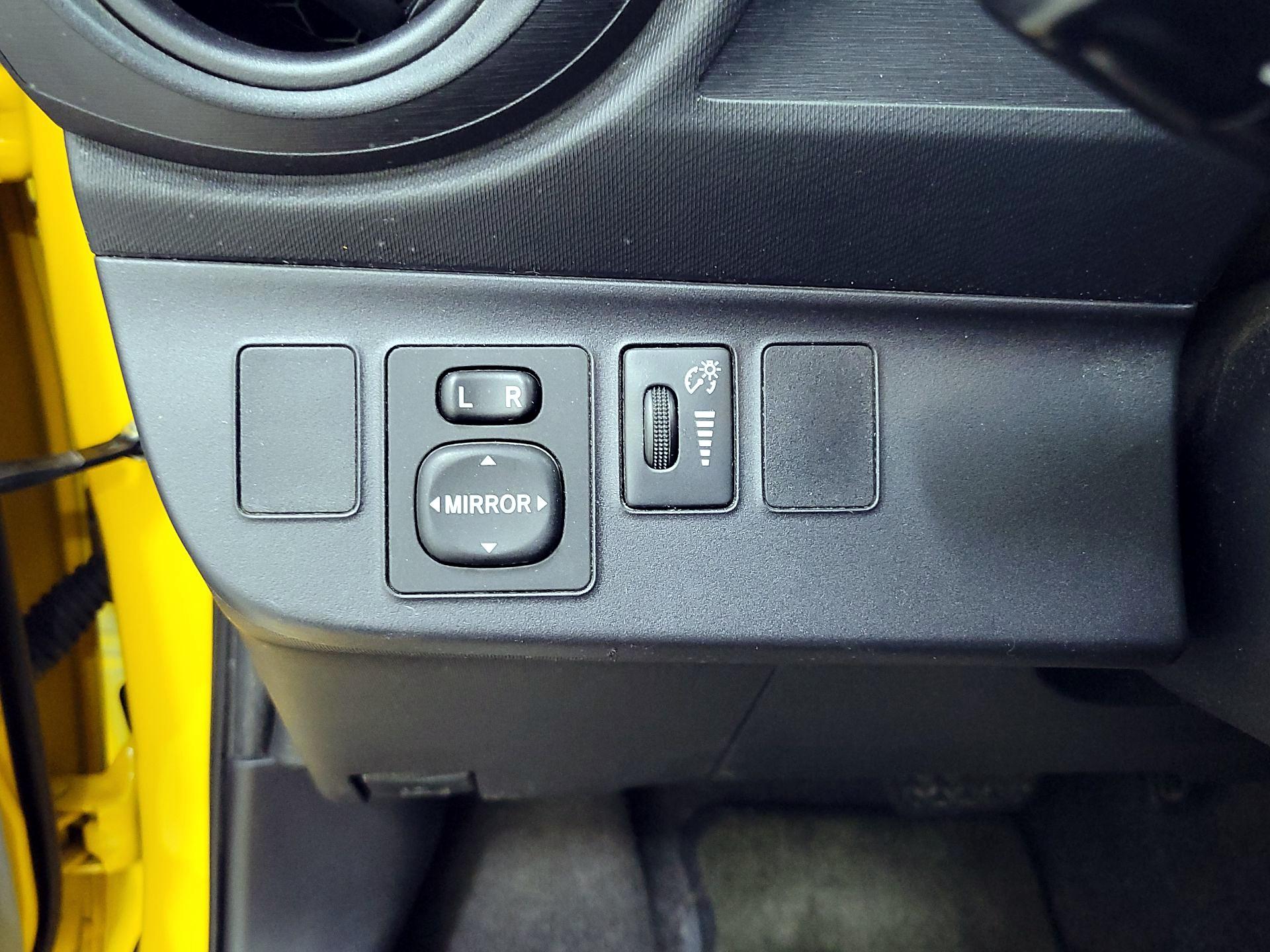 Thumbnail: 2014 Toyota Prius c - 13