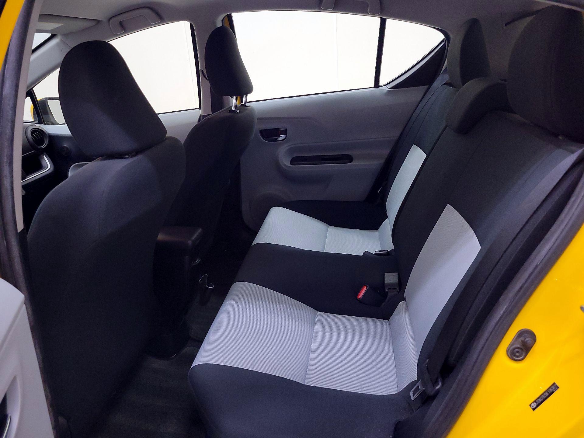 Thumbnail: 2014 Toyota Prius c - 17