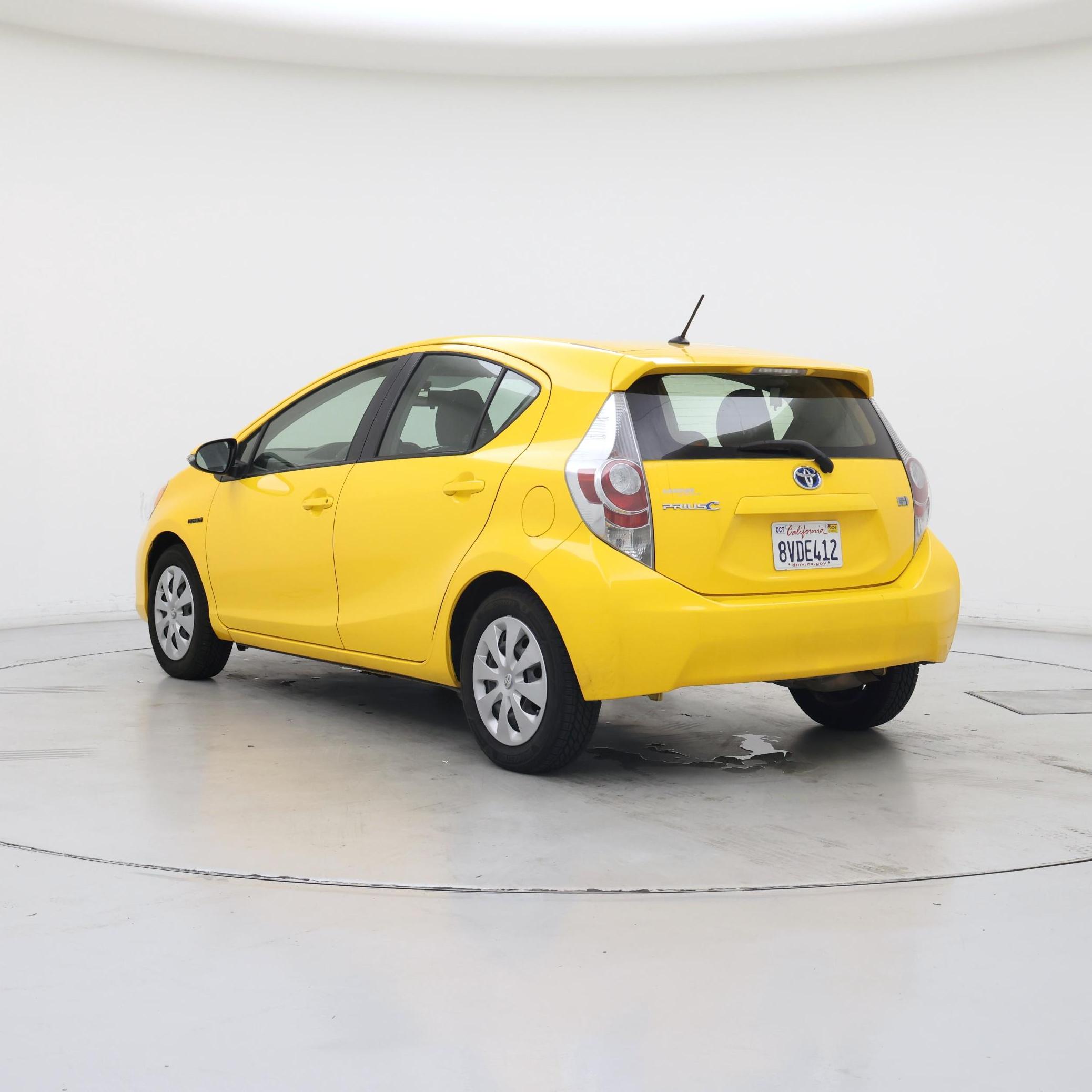 Thumbnail: 2014 Toyota Prius c - 2