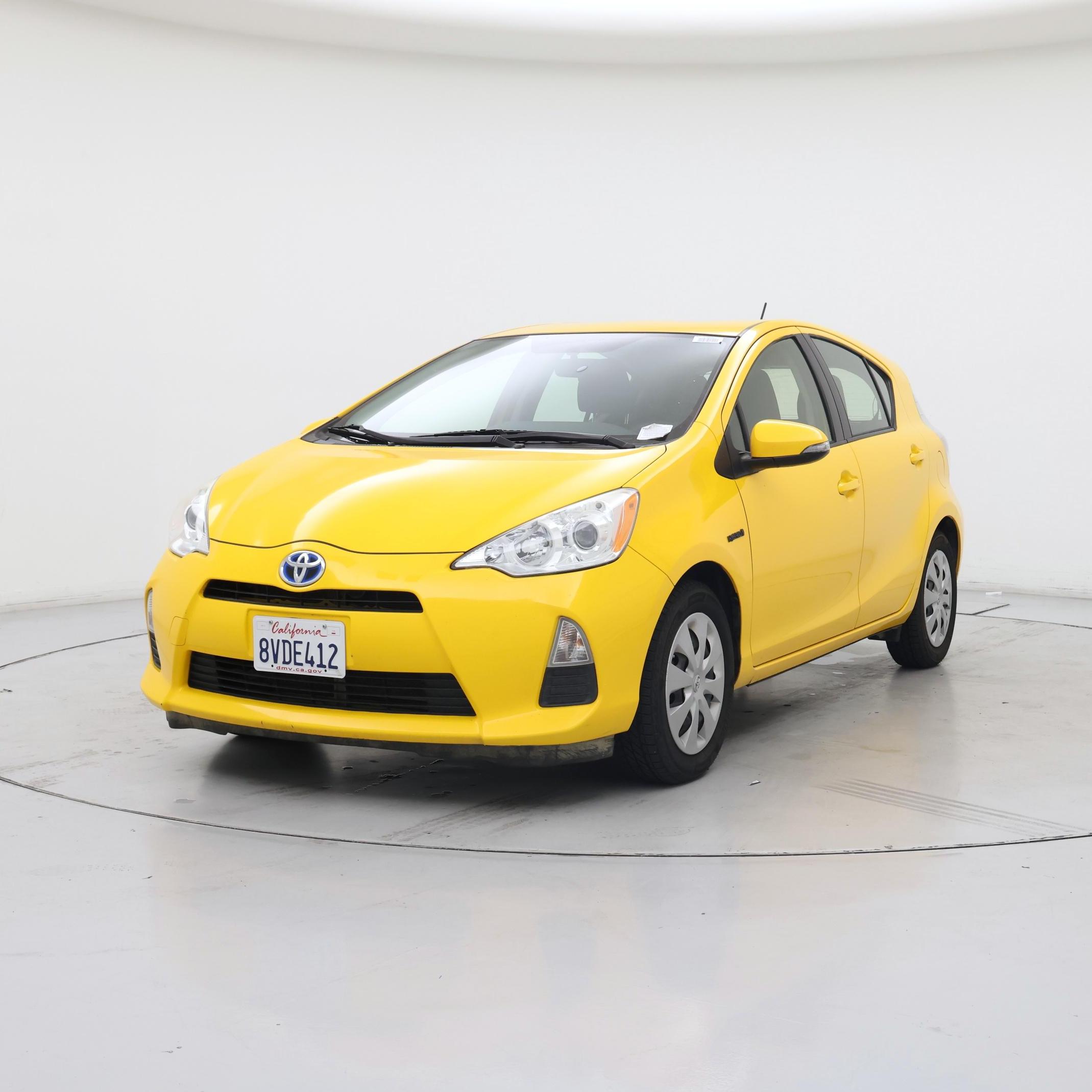 Thumbnail: 2014 Toyota Prius c - 4