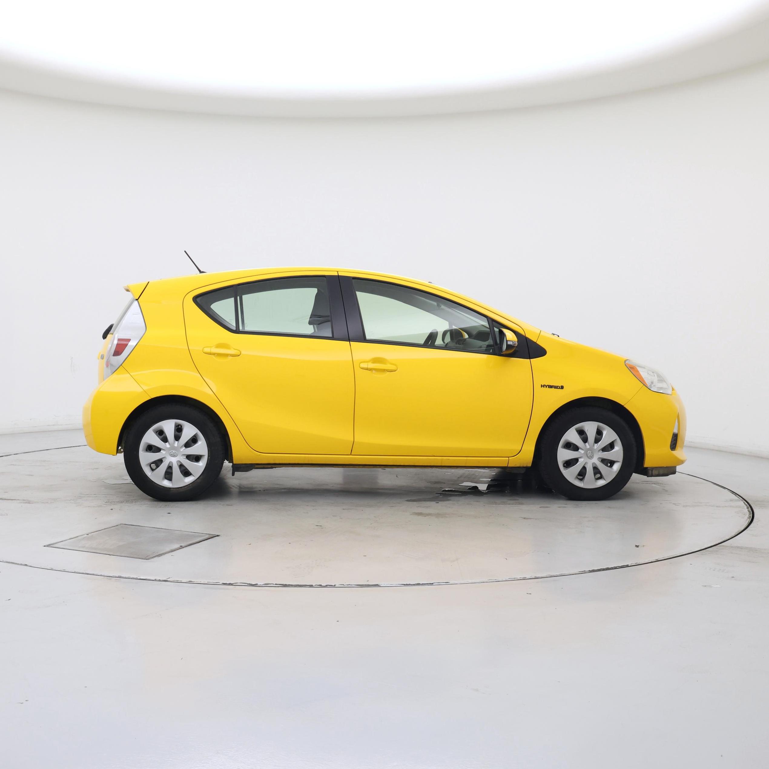 Thumbnail: 2014 Toyota Prius c - 7