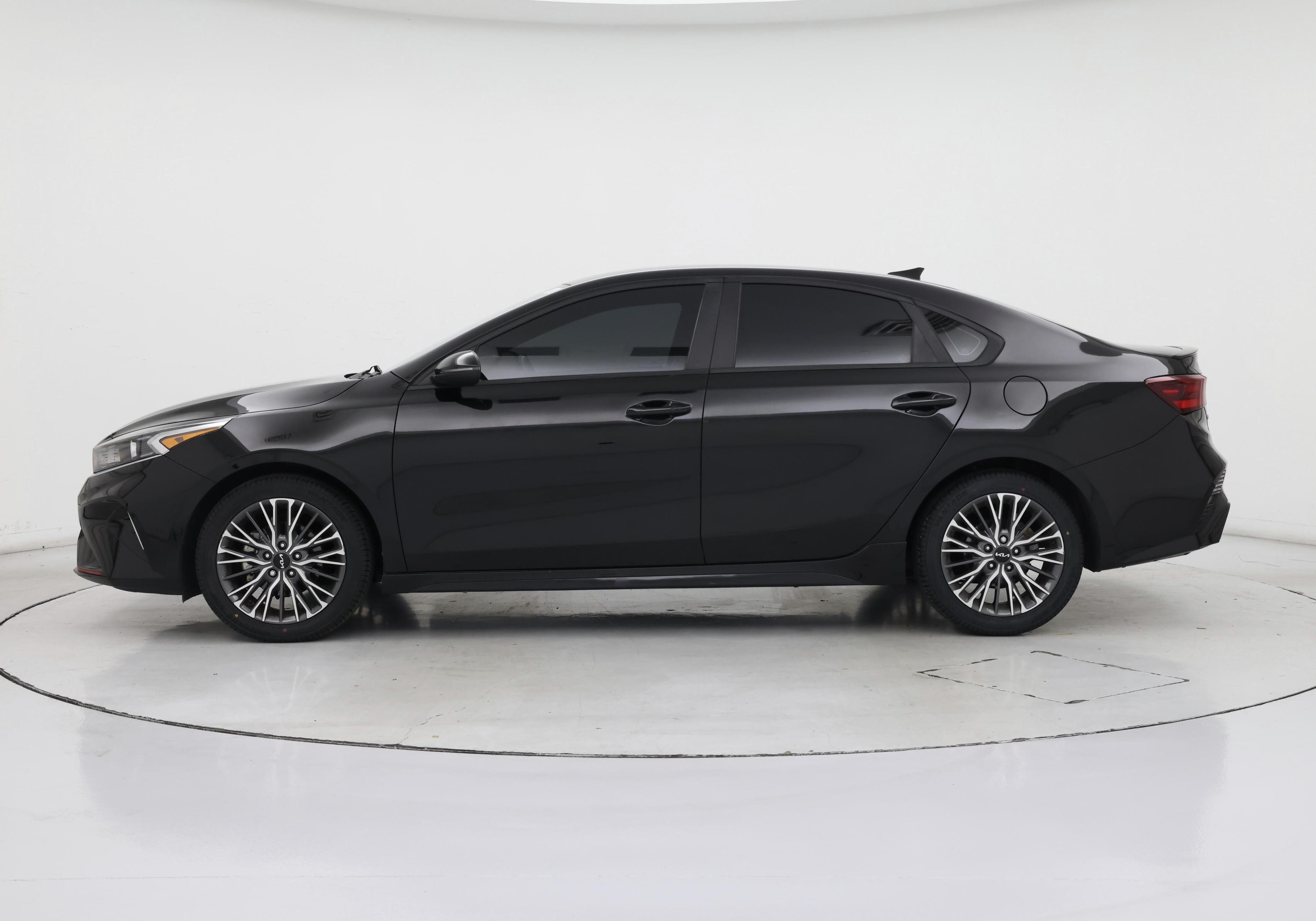 Thumbnail: 2023 Kia Forte - 3