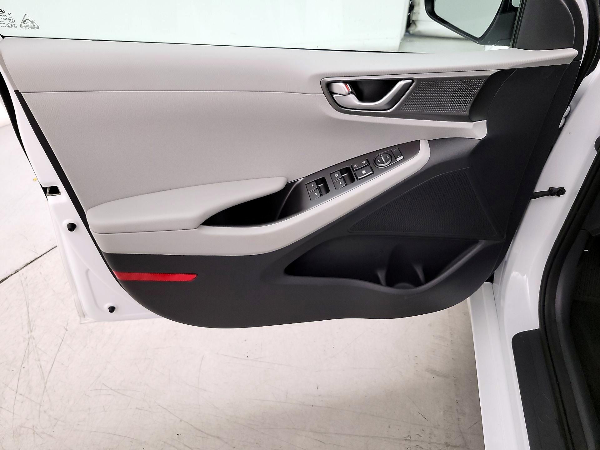 Thumbnail: 2020 Hyundai Ioniq - 12