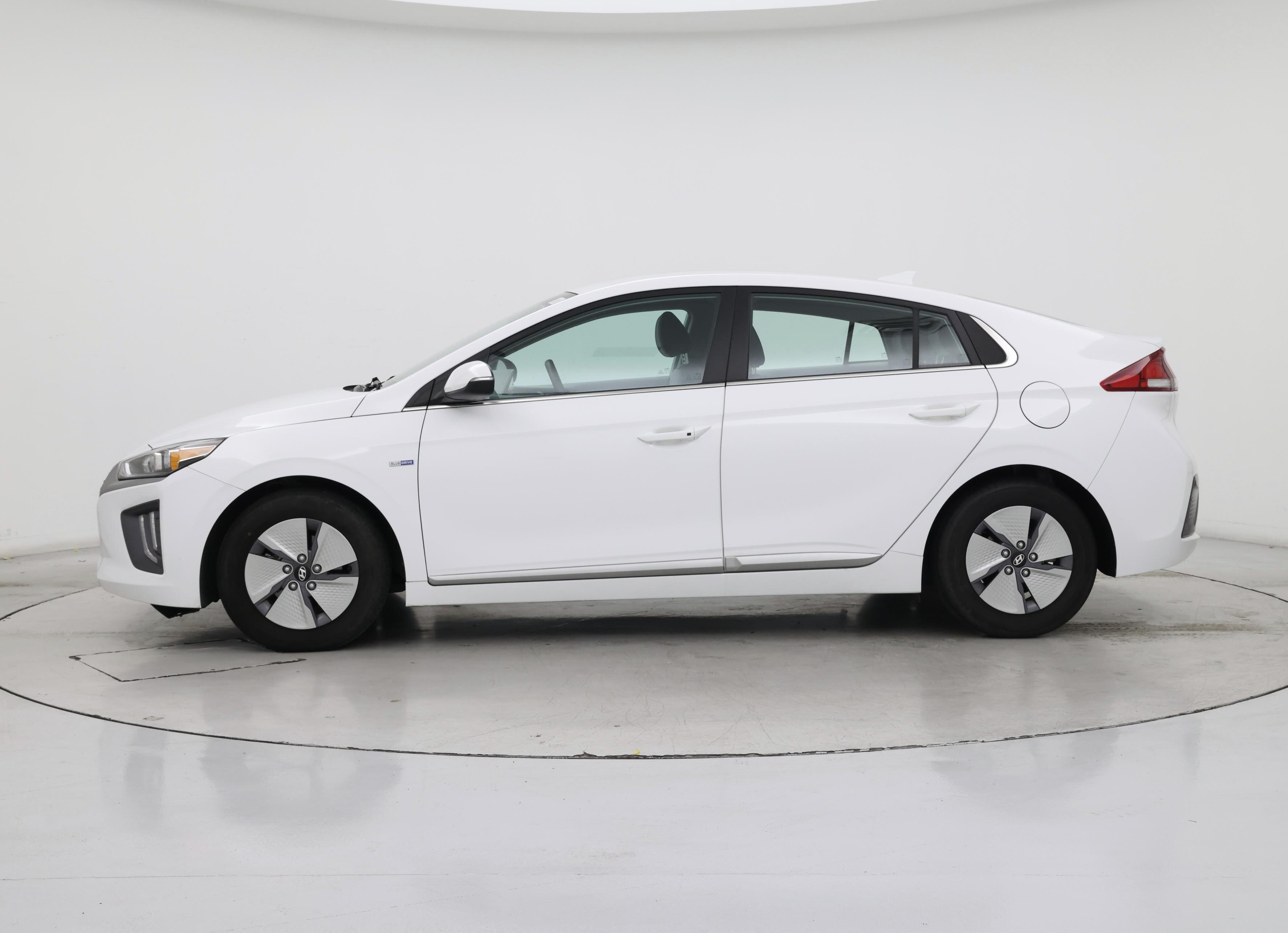 Thumbnail: 2020 Hyundai Ioniq - 3