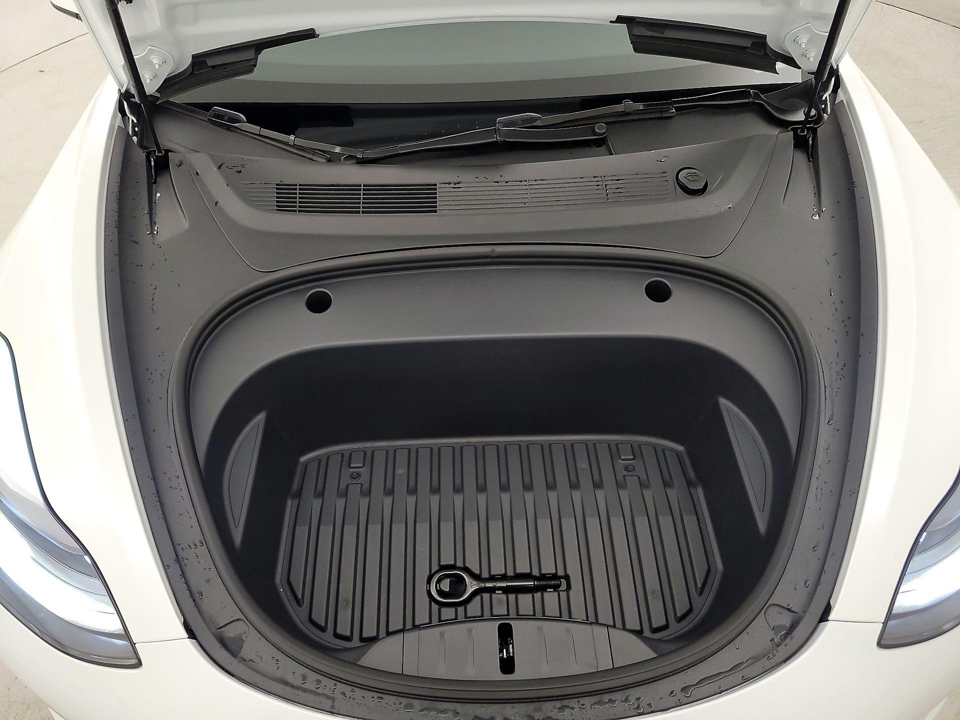 Thumbnail: 2023 Tesla Model 3 - 19