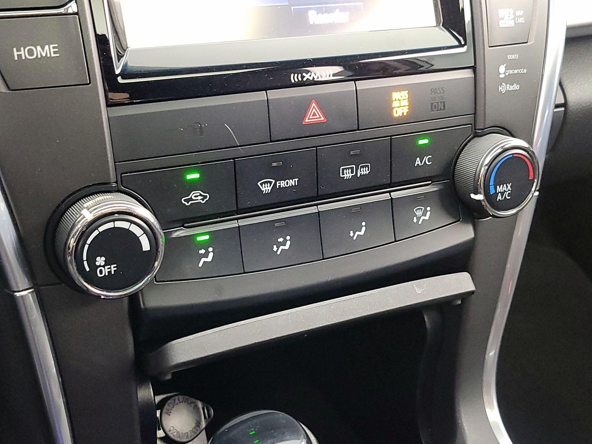 Thumbnail: 2016 Toyota Camry - 16