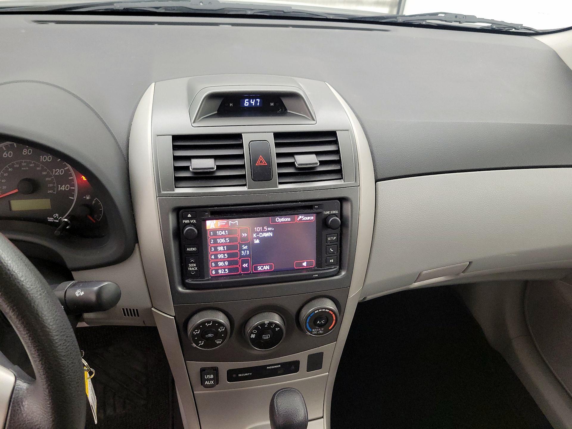 Thumbnail: 2013 Toyota Corolla - 9