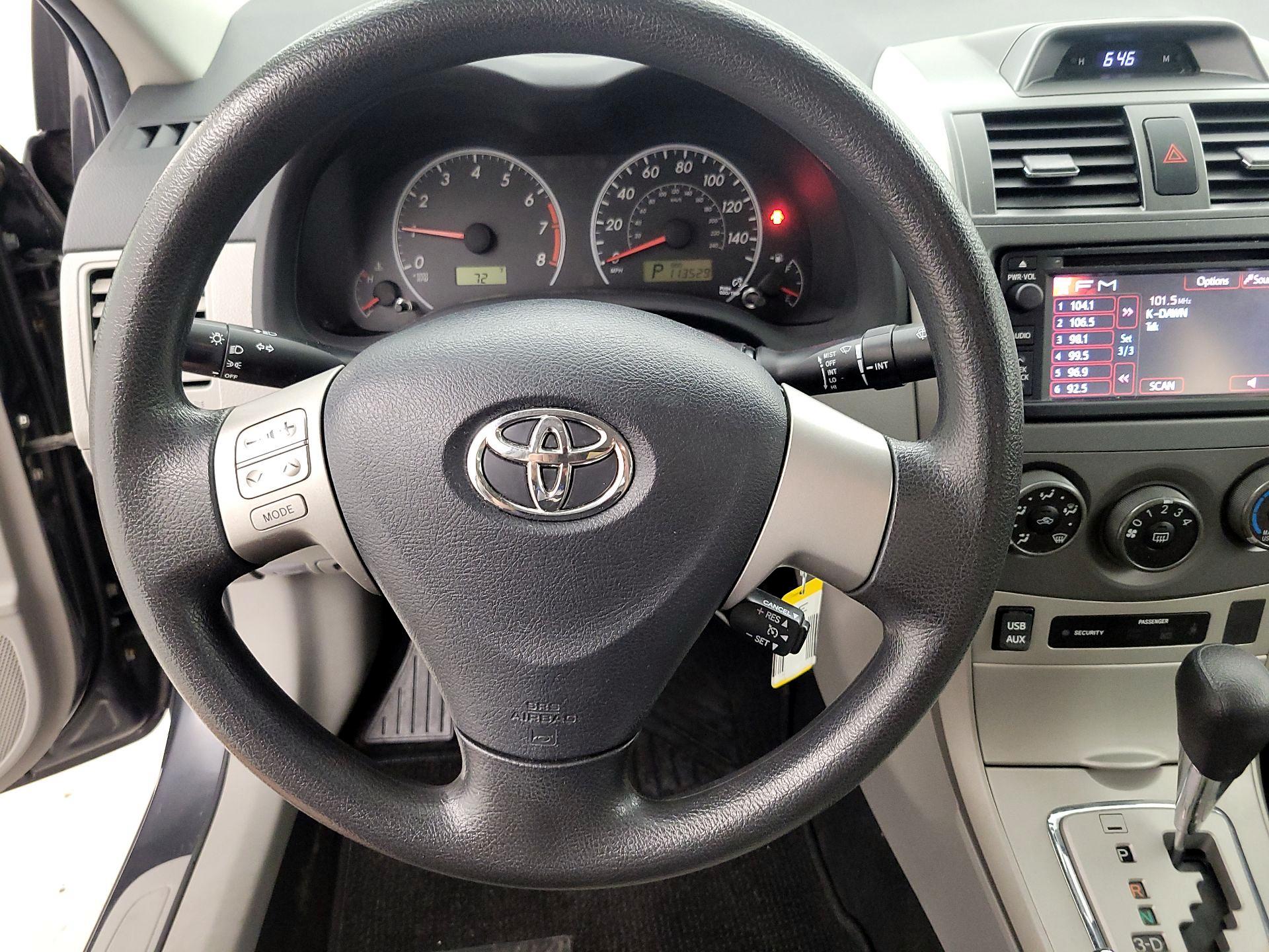 Thumbnail: 2013 Toyota Corolla - 10