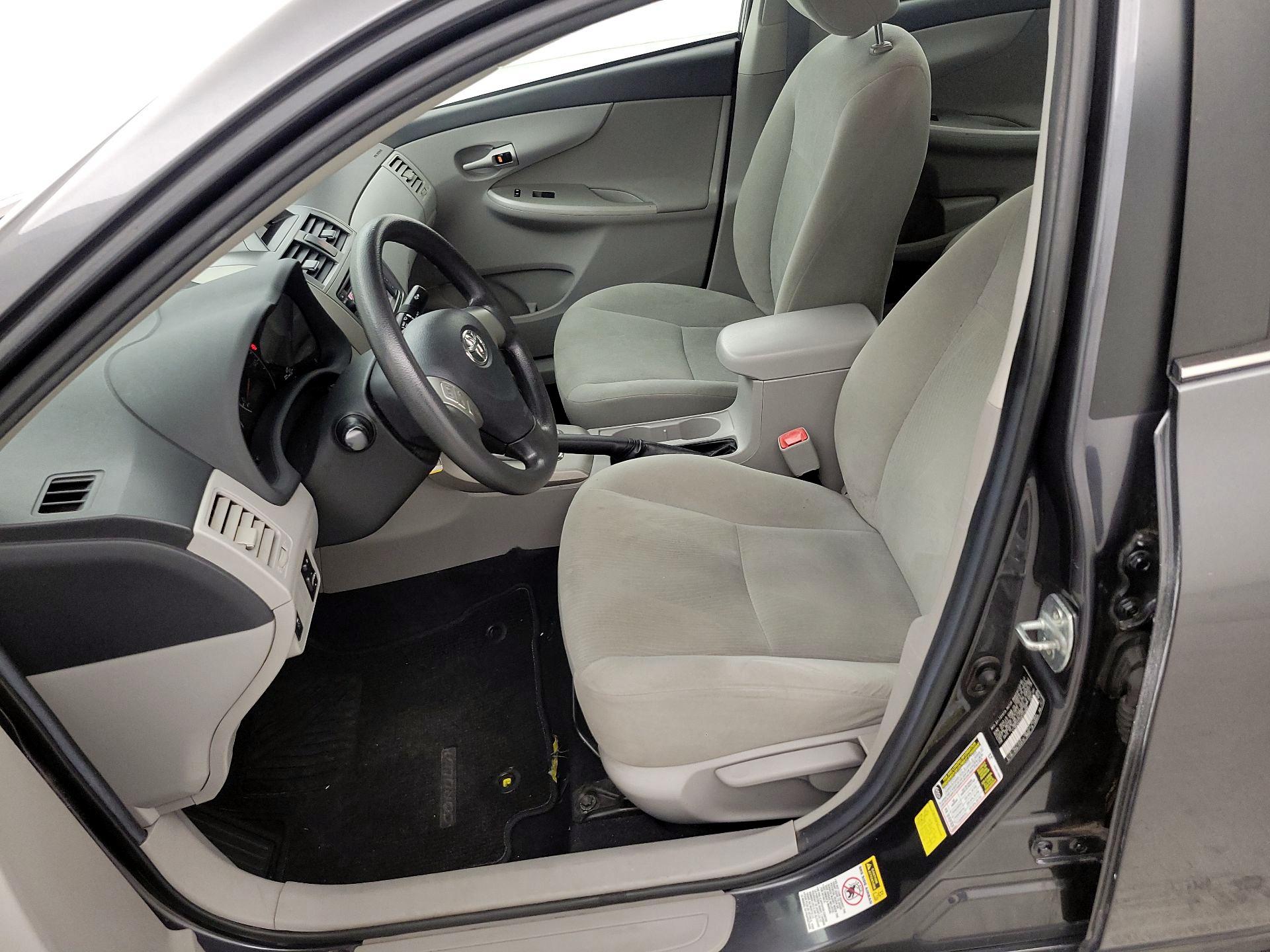 Thumbnail: 2013 Toyota Corolla - 11