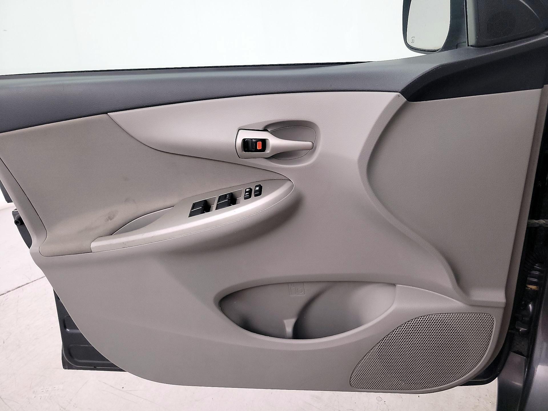 Thumbnail: 2013 Toyota Corolla - 12