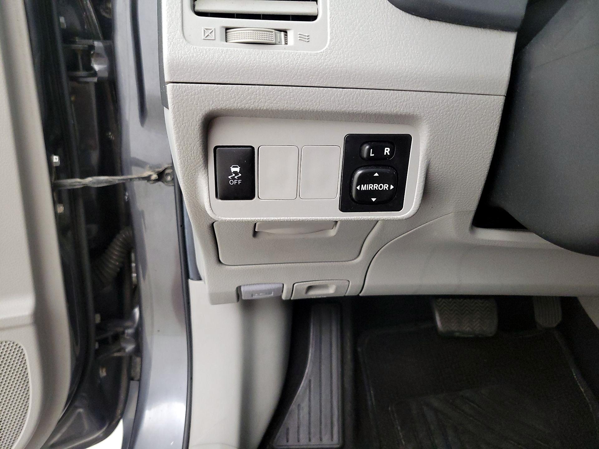 Thumbnail: 2013 Toyota Corolla - 13