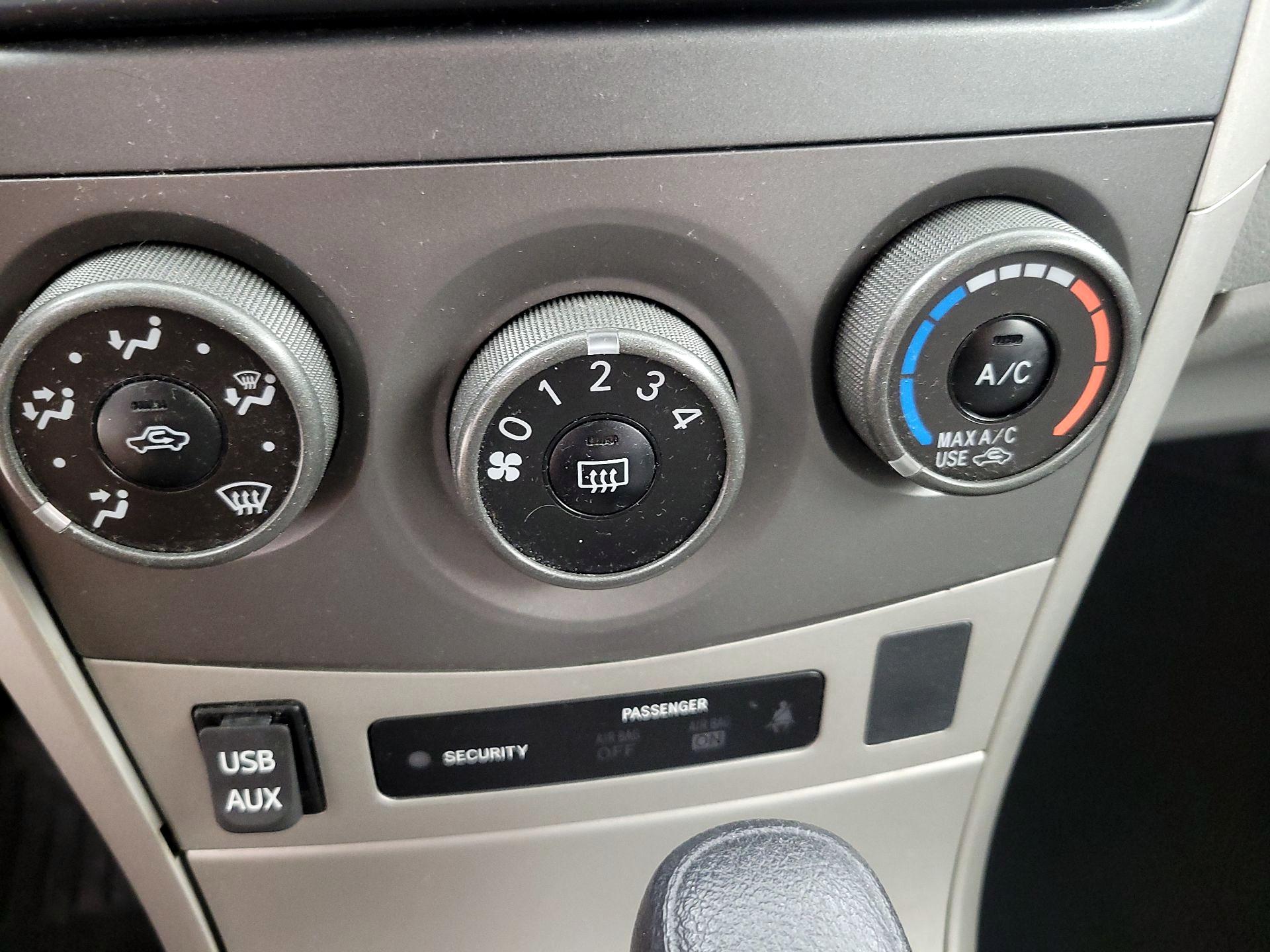 Thumbnail: 2013 Toyota Corolla - 15