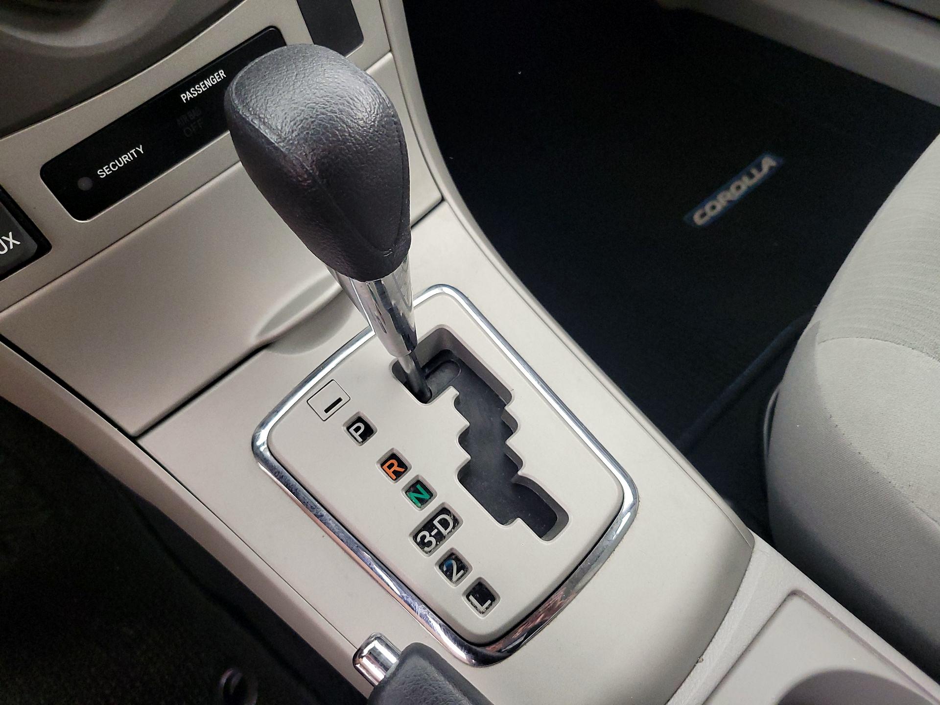 Thumbnail: 2013 Toyota Corolla - 16