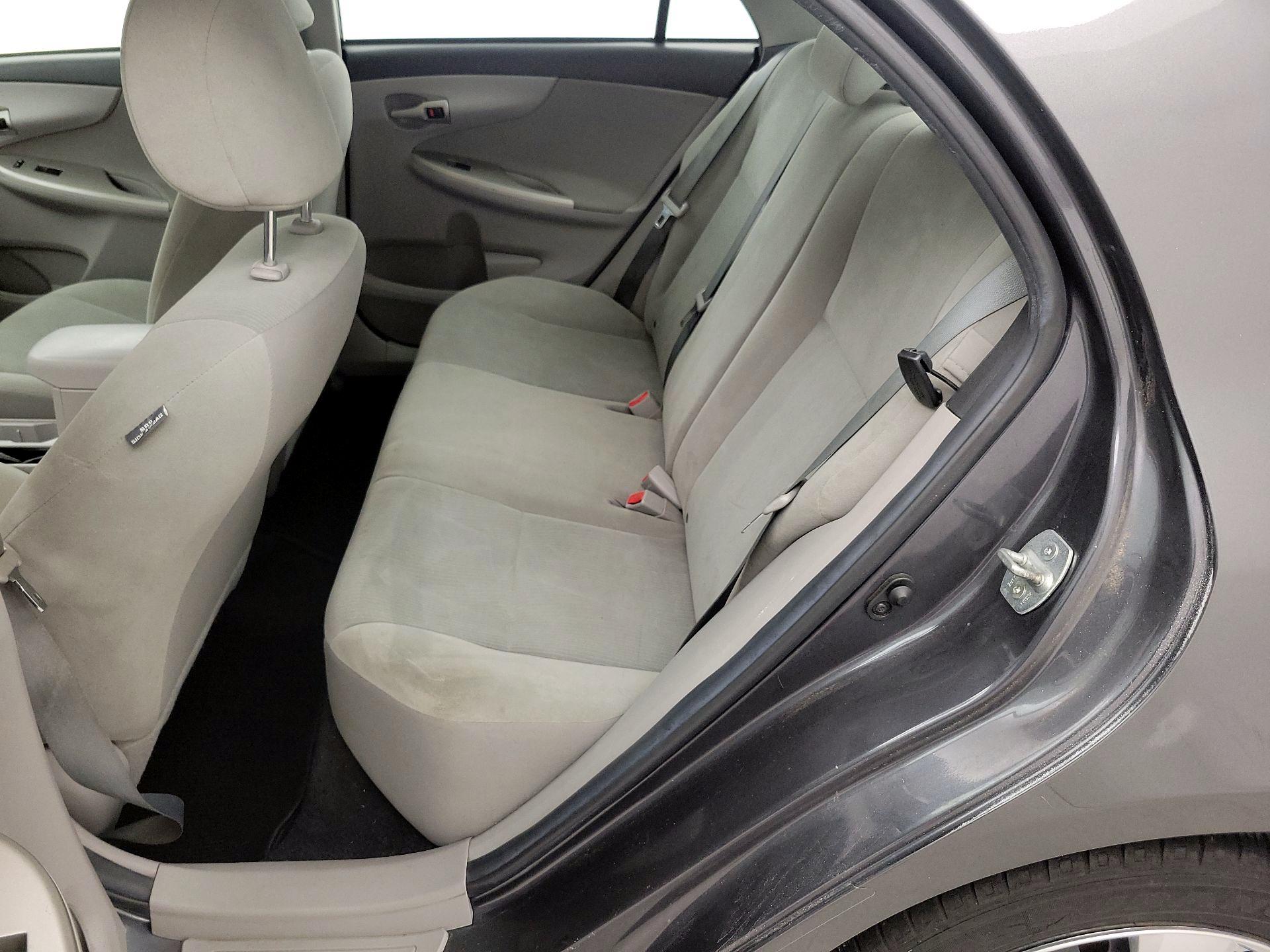 Thumbnail: 2013 Toyota Corolla - 18