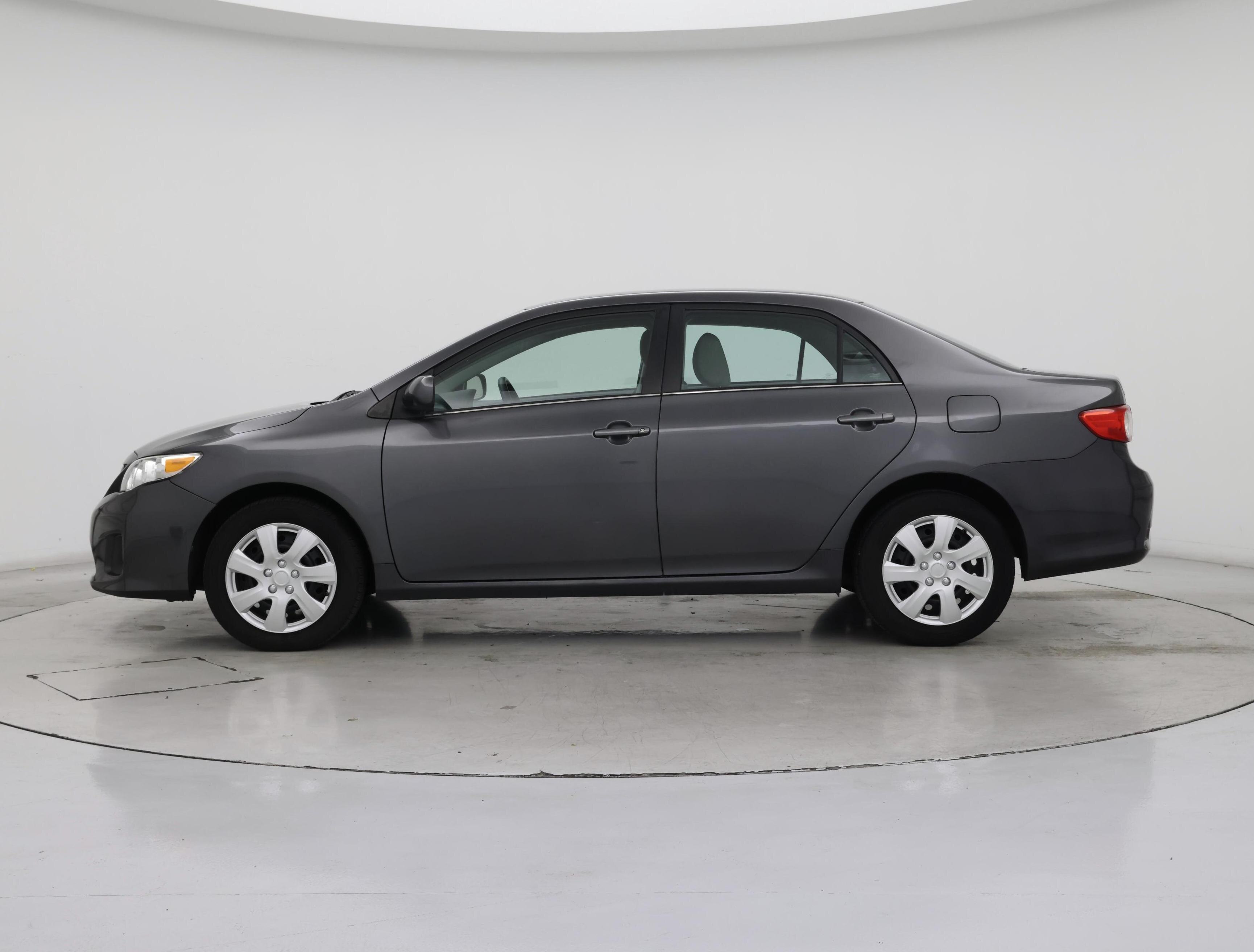 Thumbnail: 2013 Toyota Corolla - 3