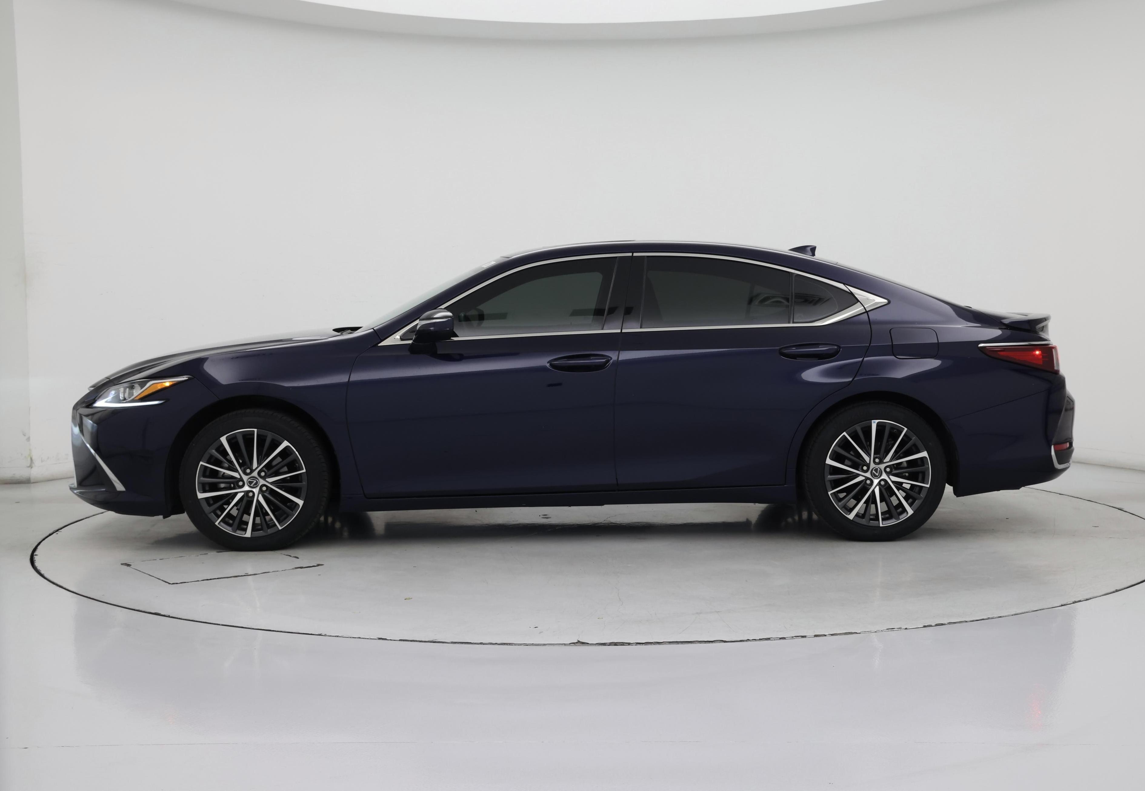 Thumbnail: 2024 Lexus ES - 3