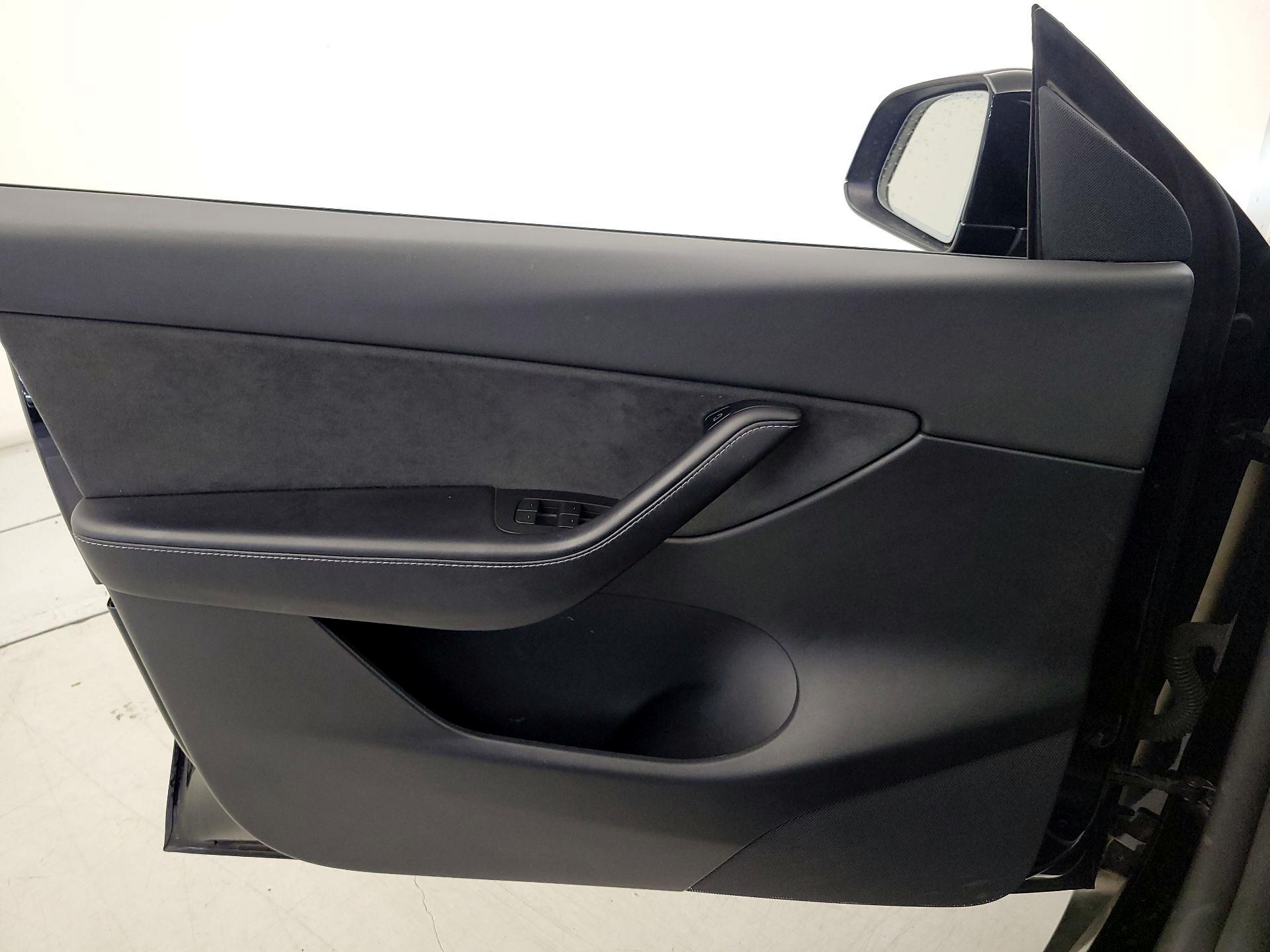 Thumbnail: 2022 Tesla Model Y - 12