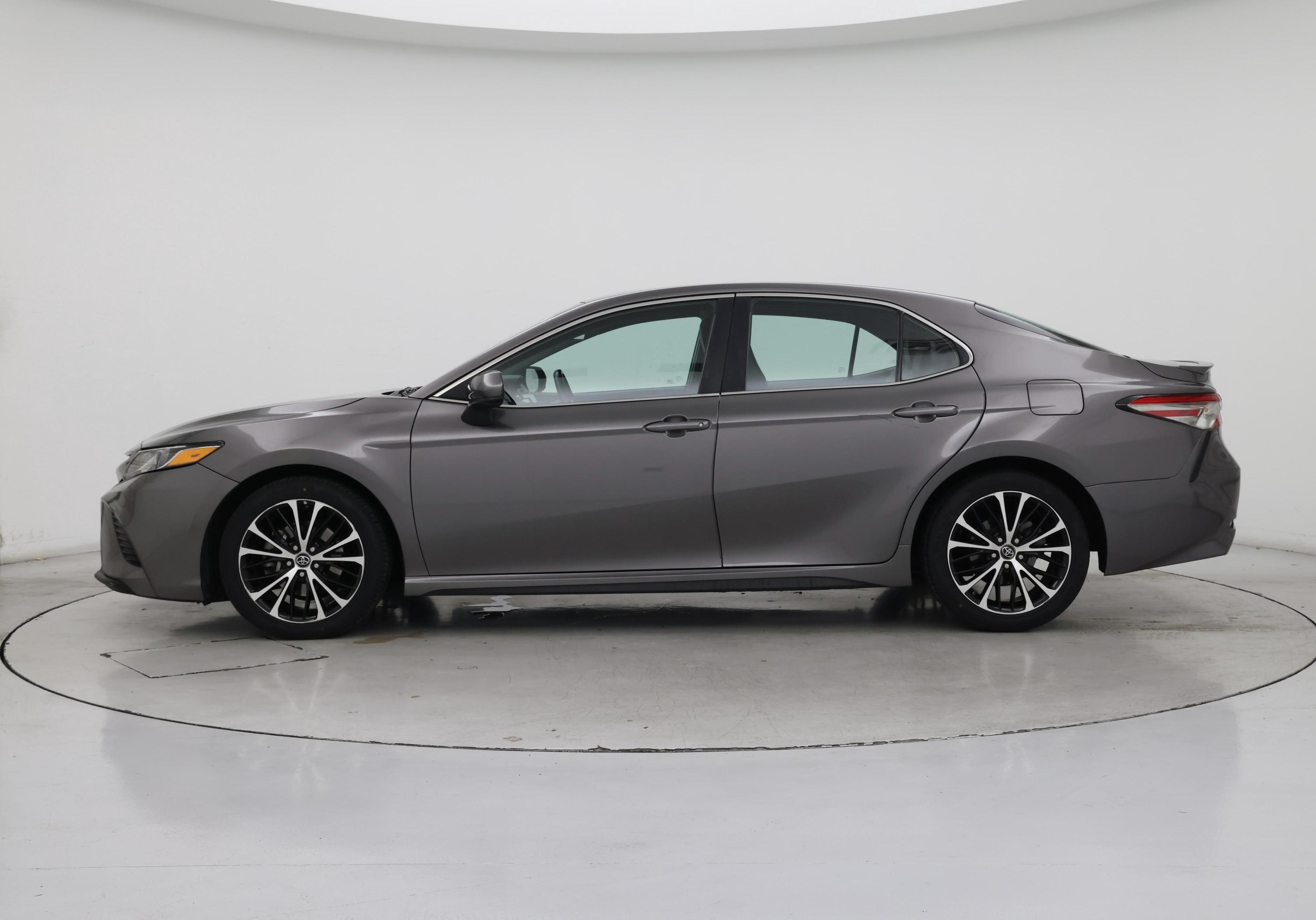 Thumbnail: 2018 Toyota Camry - 3
