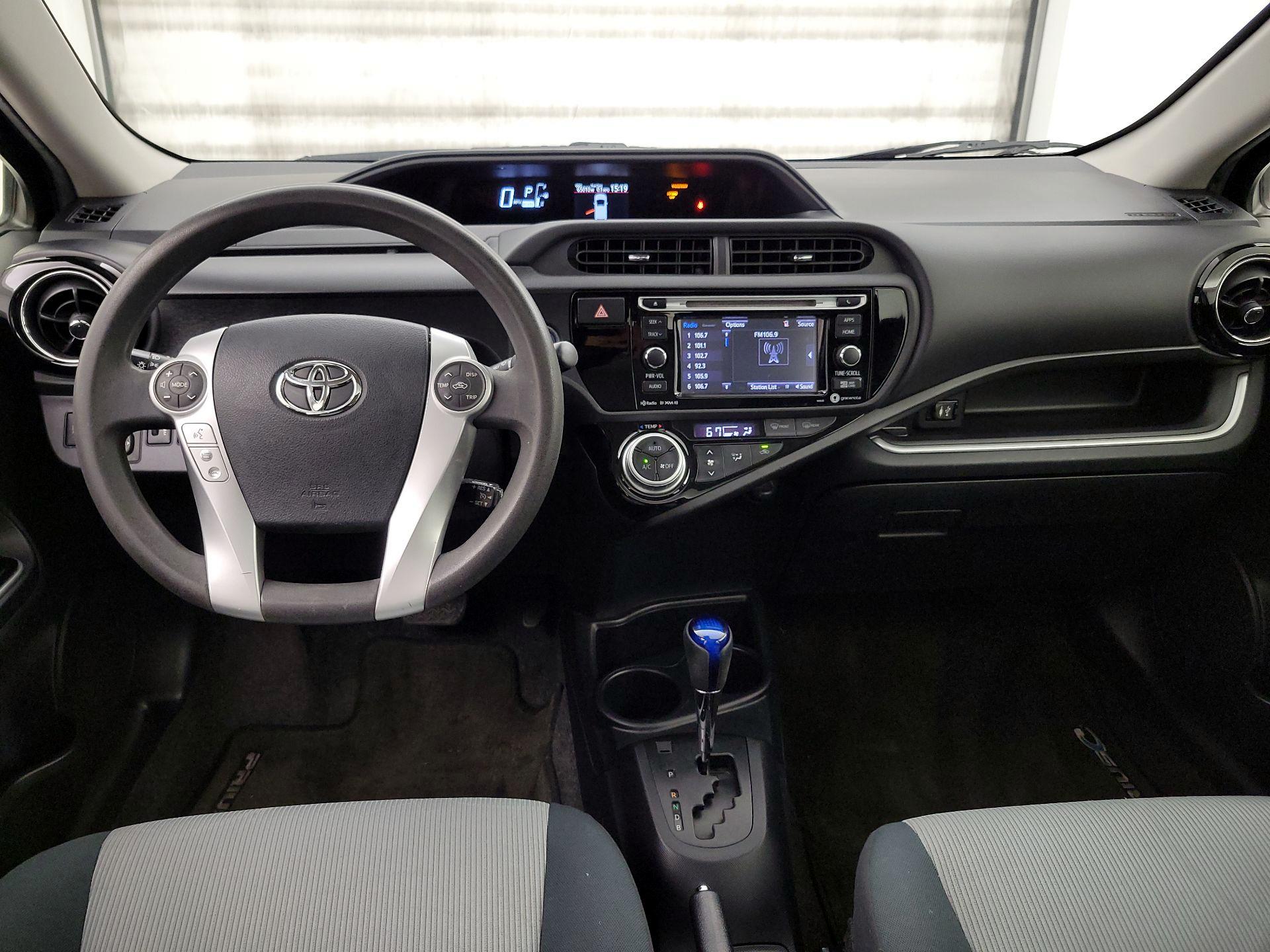 Thumbnail: 2016 Toyota Prius c - 9