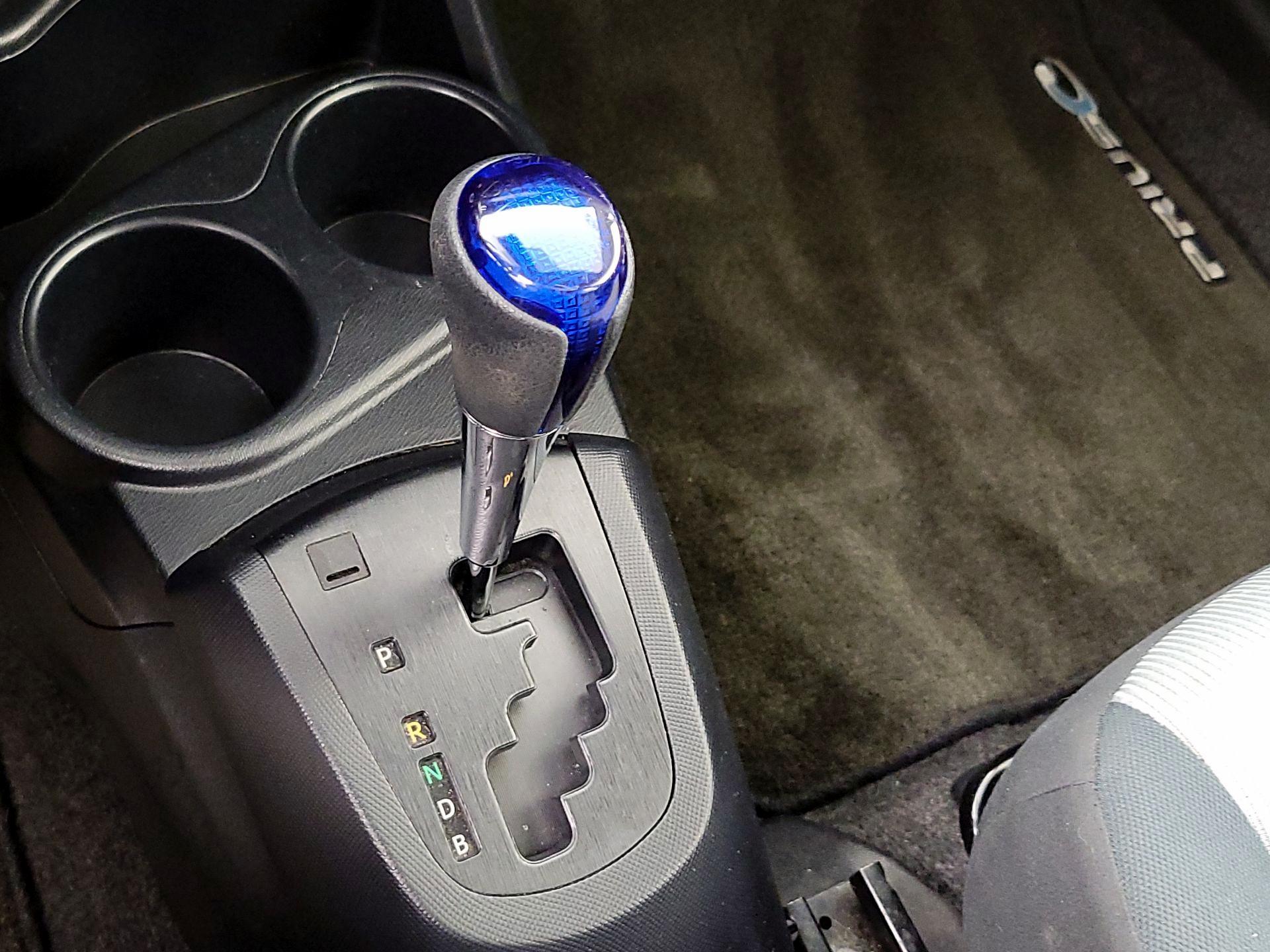 Thumbnail: 2016 Toyota Prius c - 16