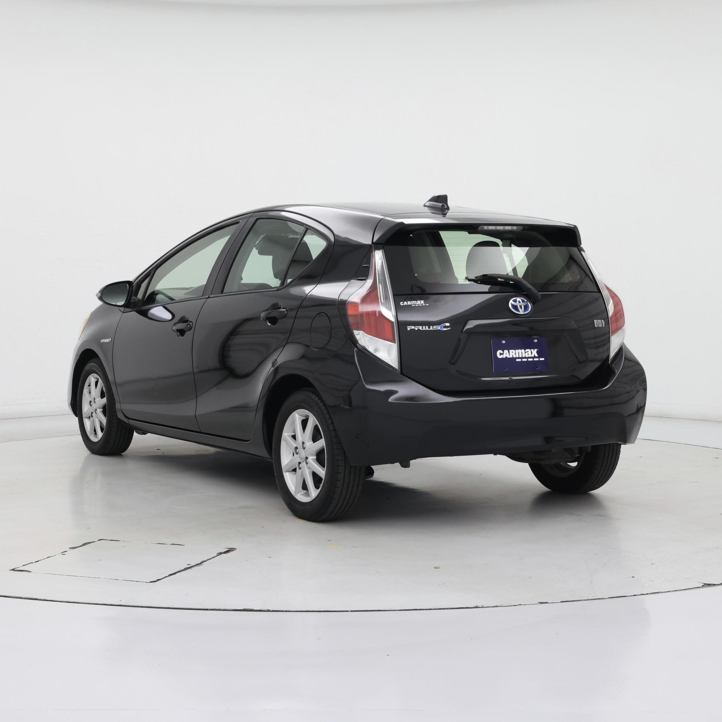 Thumbnail: 2016 Toyota Prius c - 2