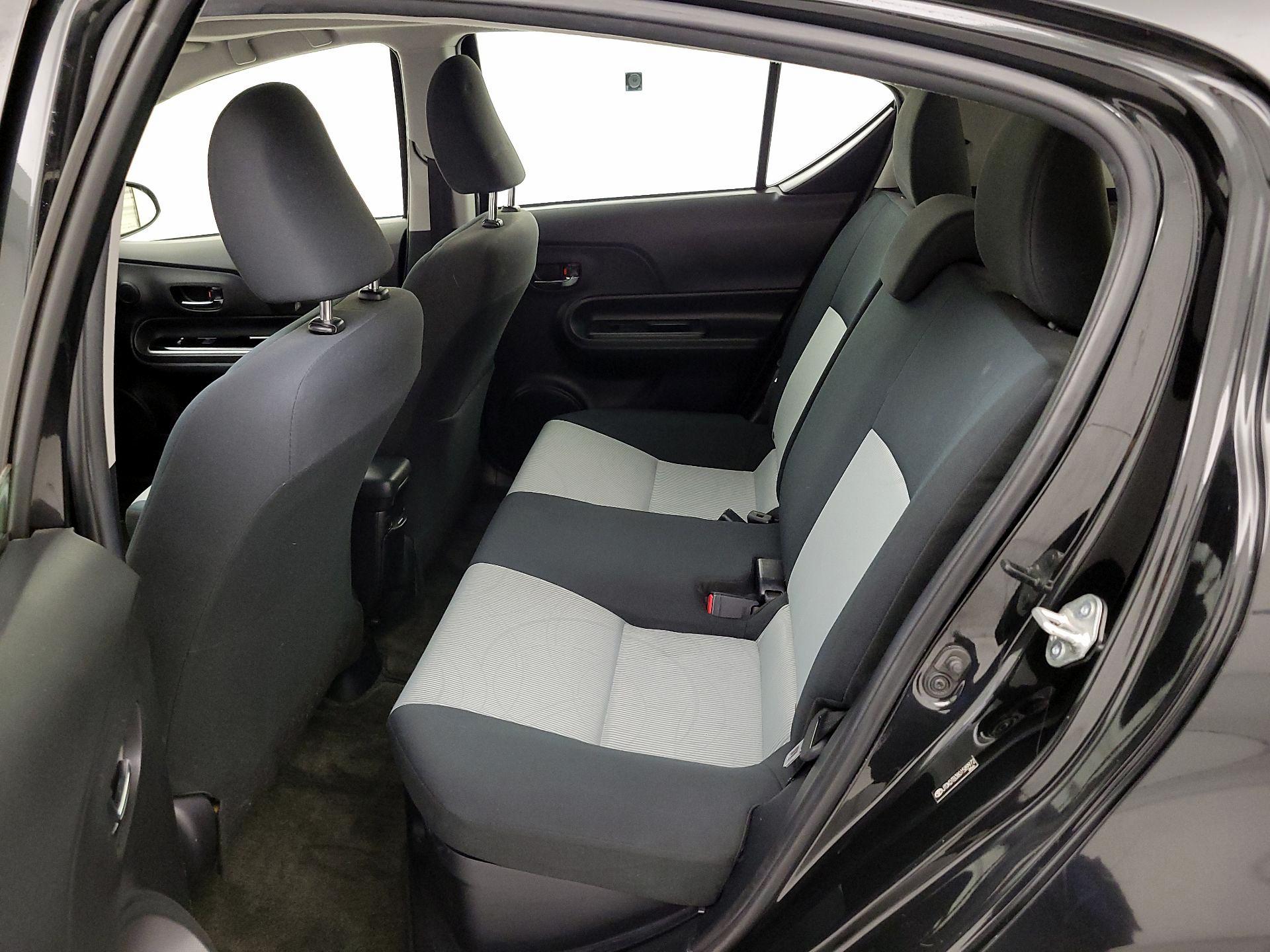 Thumbnail: 2016 Toyota Prius c - 19