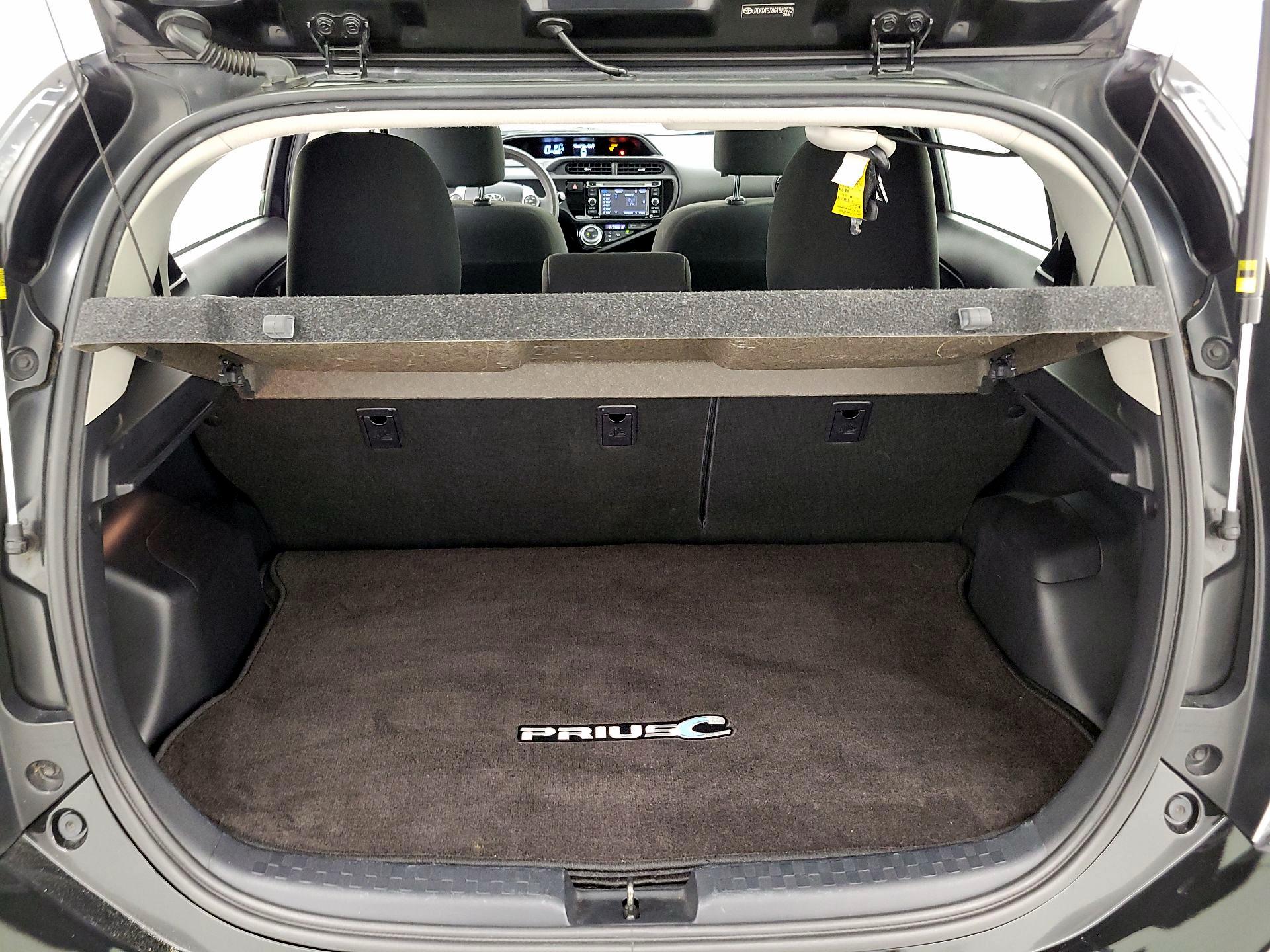 Thumbnail: 2016 Toyota Prius c - 20