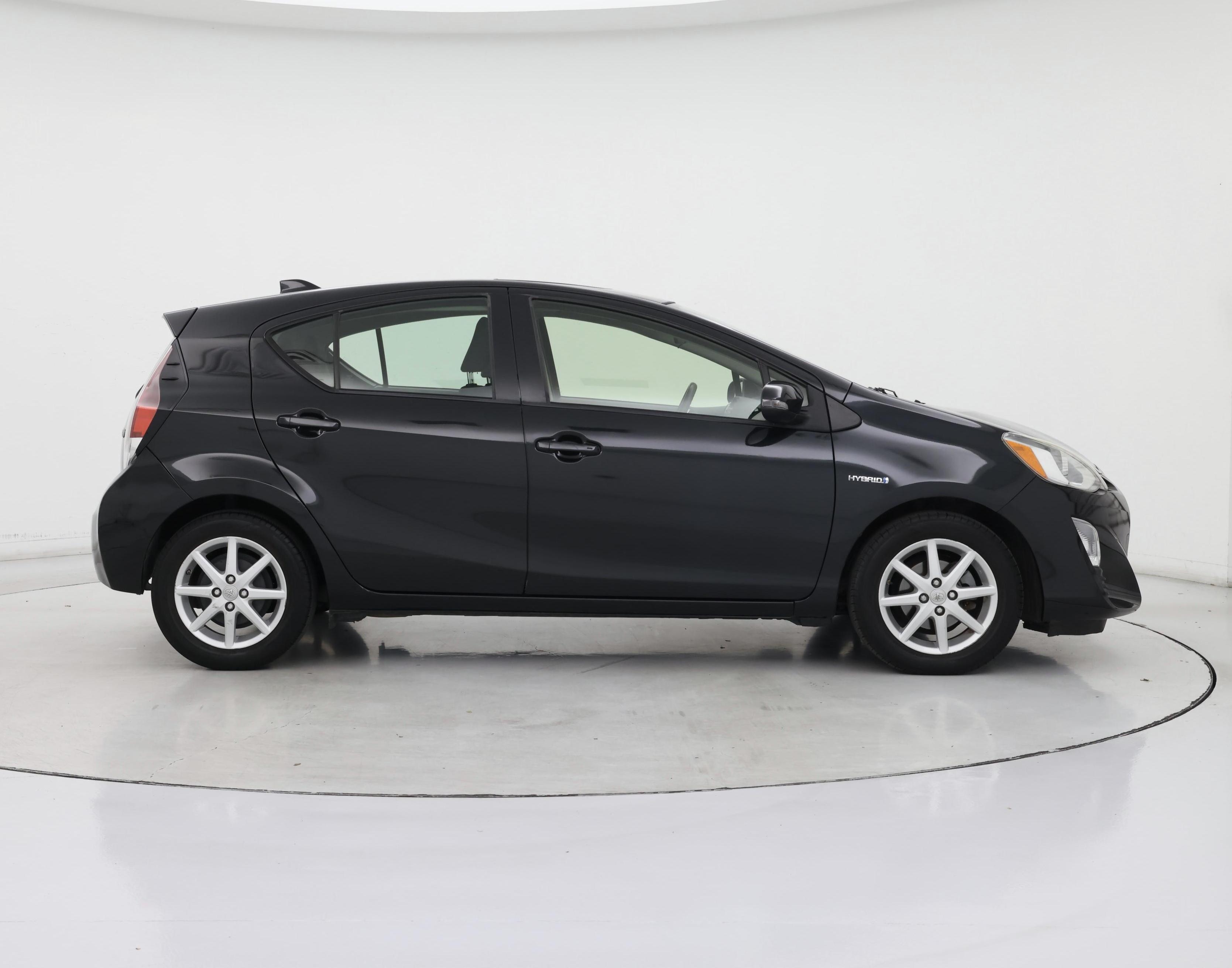 Thumbnail: 2016 Toyota Prius c - 7