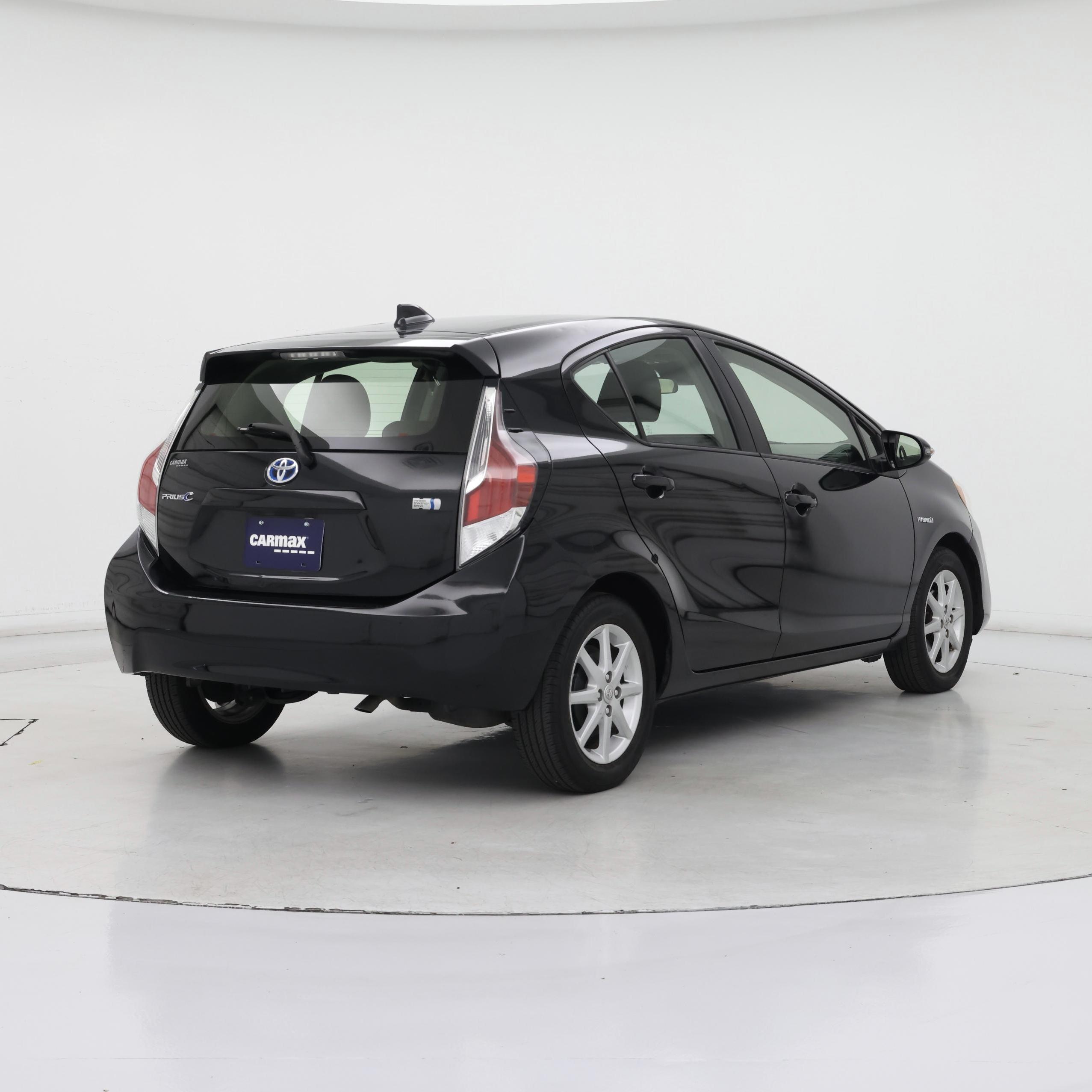 Thumbnail: 2016 Toyota Prius c - 8