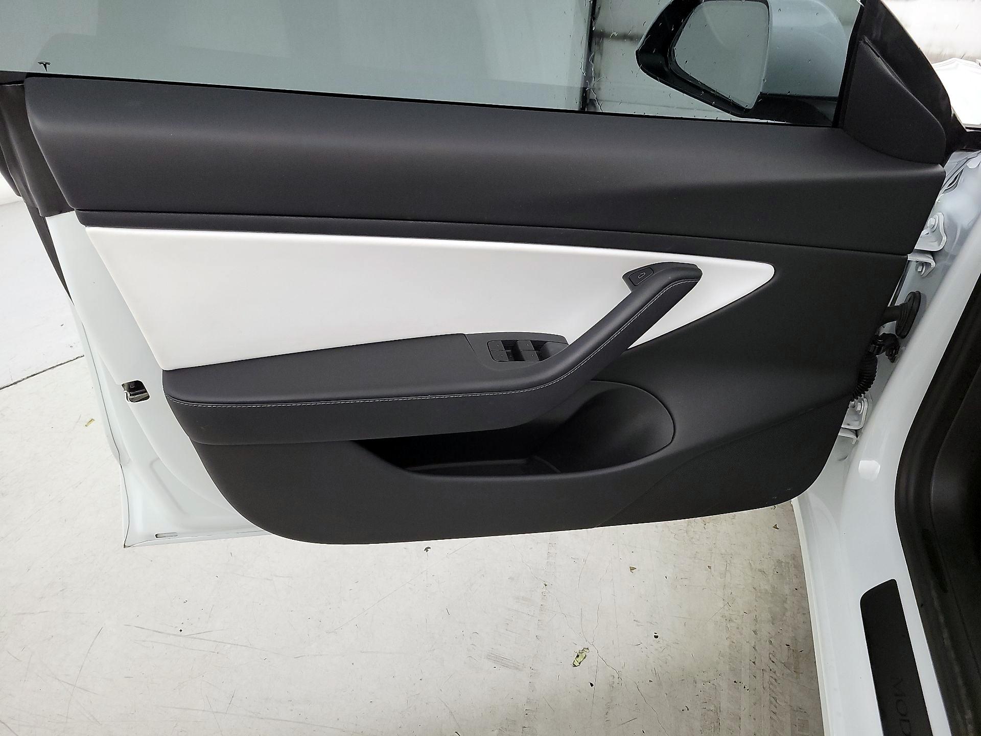 Thumbnail: 2021 Tesla Model 3 - 12