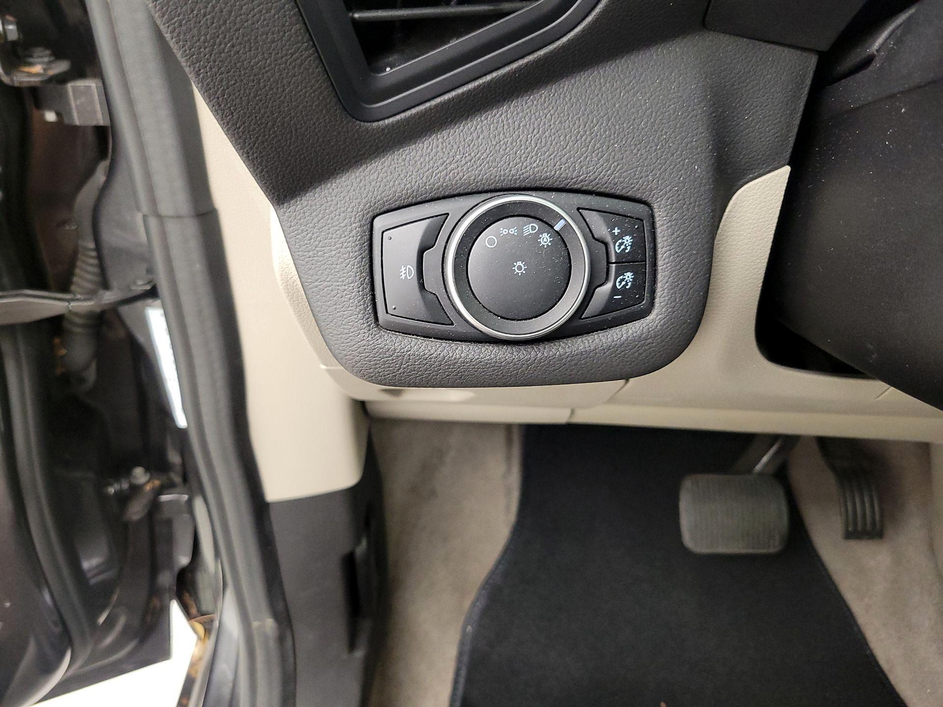 Thumbnail: 2016 Ford C-Max - 13