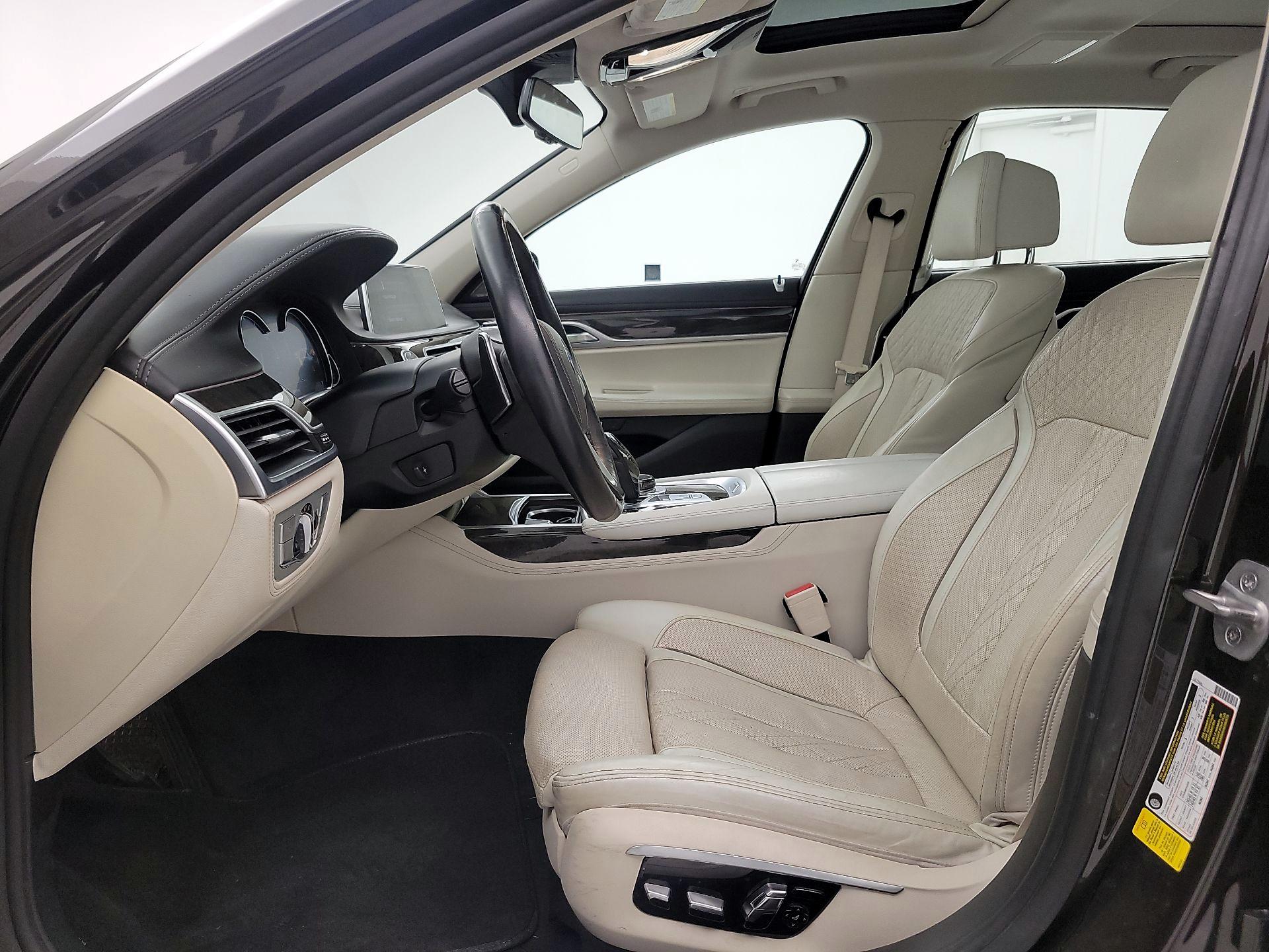 Thumbnail: 2016 BMW 7 Series - 11