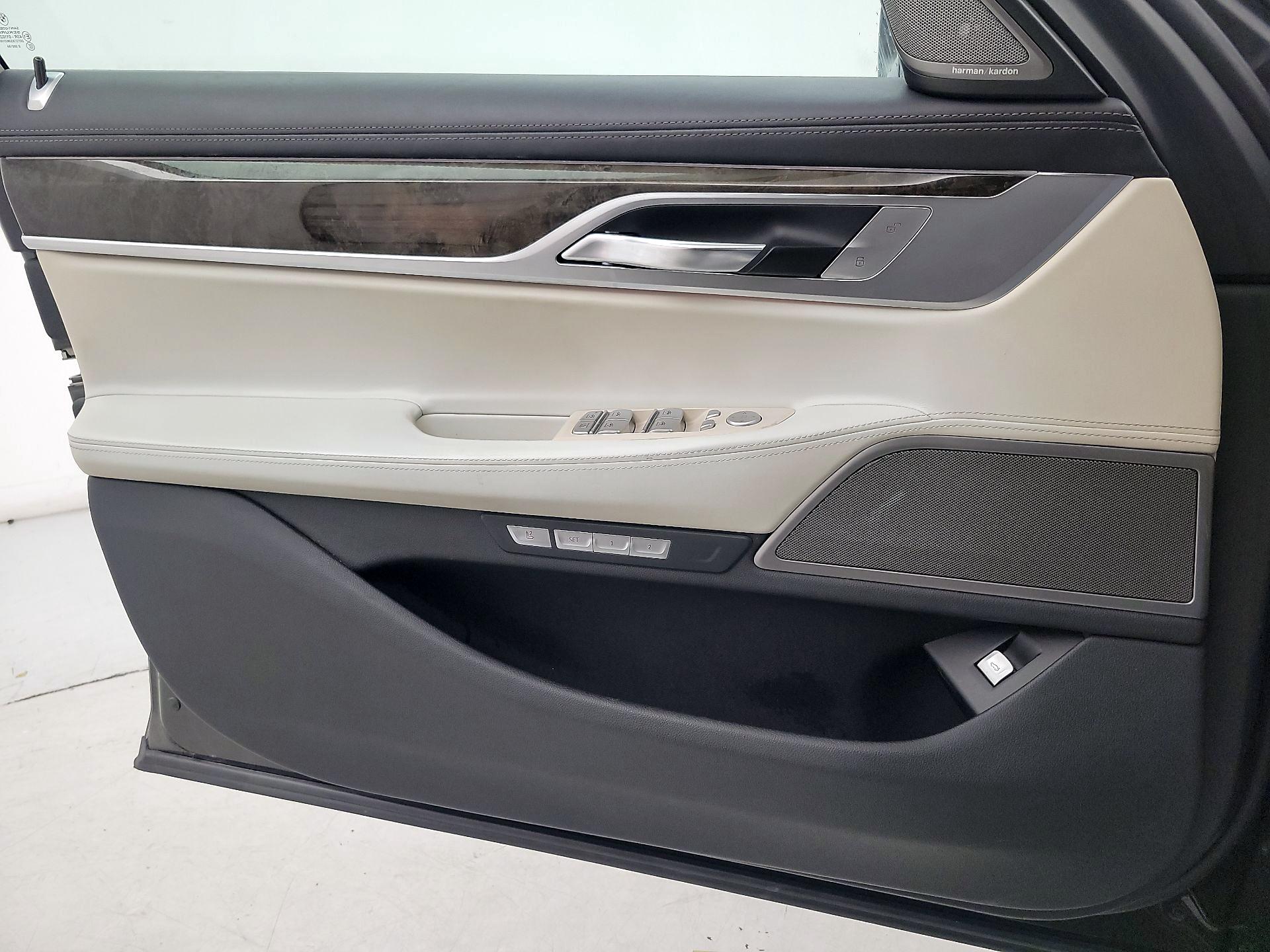 Thumbnail: 2016 BMW 7 Series - 12